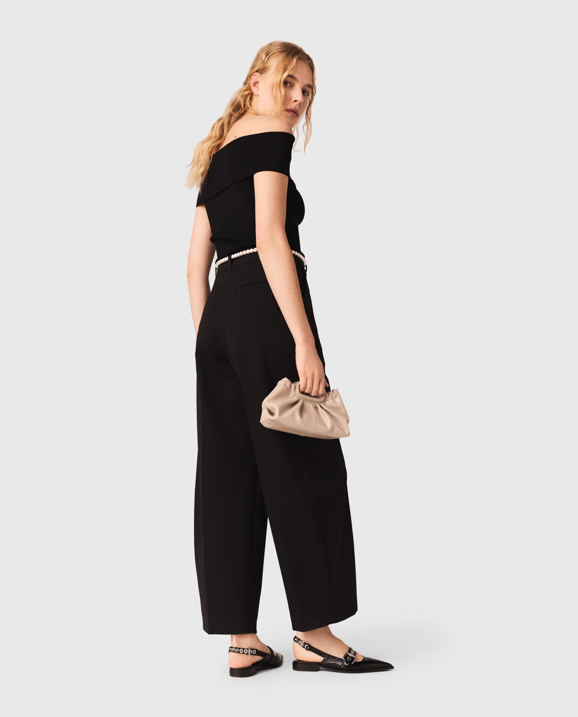Top de mujer de punto canalé y cuello Bardot - Maje - Negro Negro-2