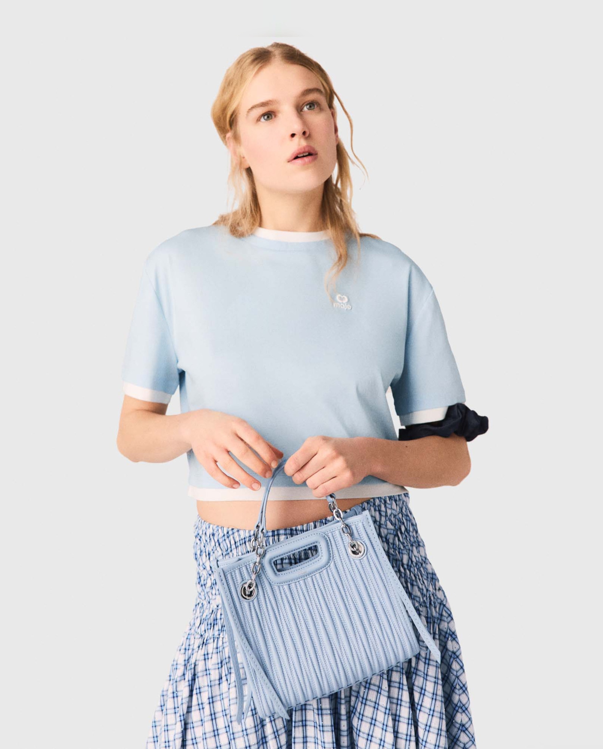 Maje - Camiseta de mujer corta bicolor con efecto superpuesto de algodón.