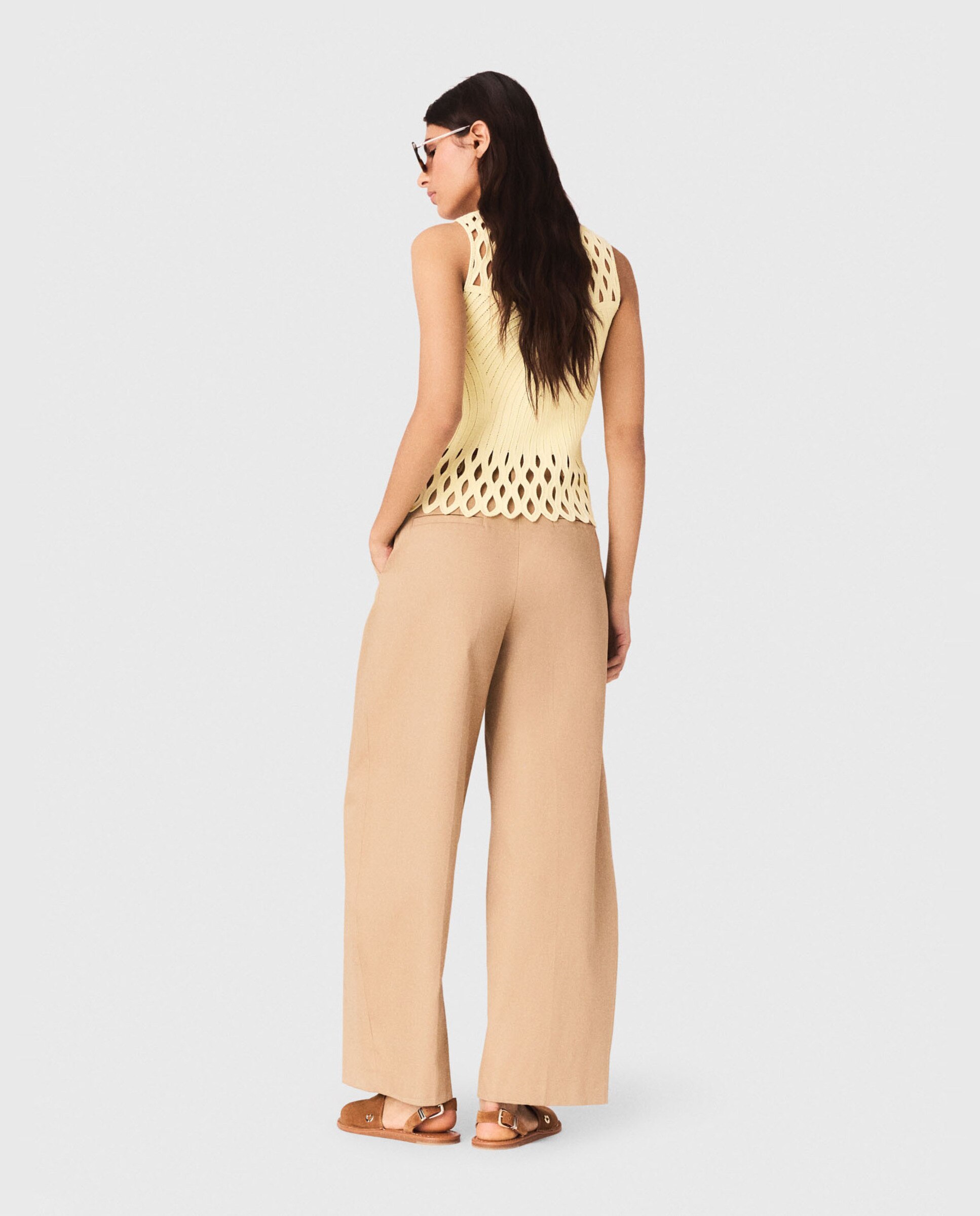 Top de mujer sin mangas con pedrería plateada - Maje - Amarillo Amarillo-2