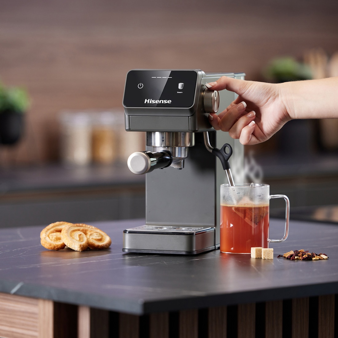 Imagen 6 de Cafetera espresso Hisense HESCM20LP 20 bares con control PID vaporizador 270° y depósito 1.2L en acero inoxidable - Negro Negro