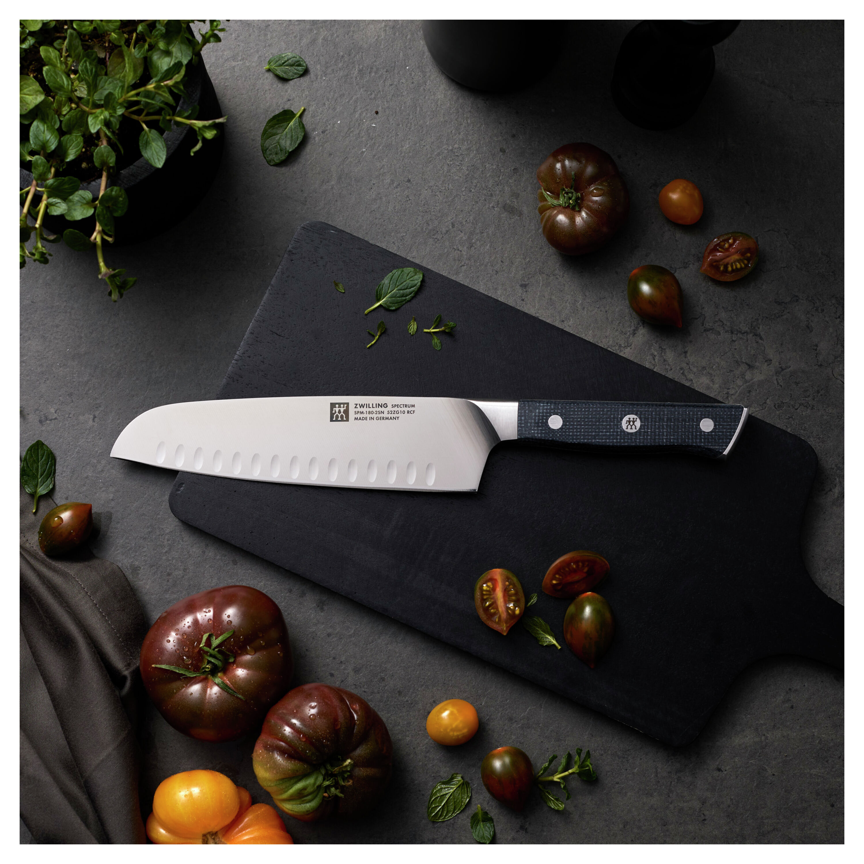 Imagen 2 de Cuchillo Santoku 18 cm alveolado Spectrum Zwilling - Negro Negro