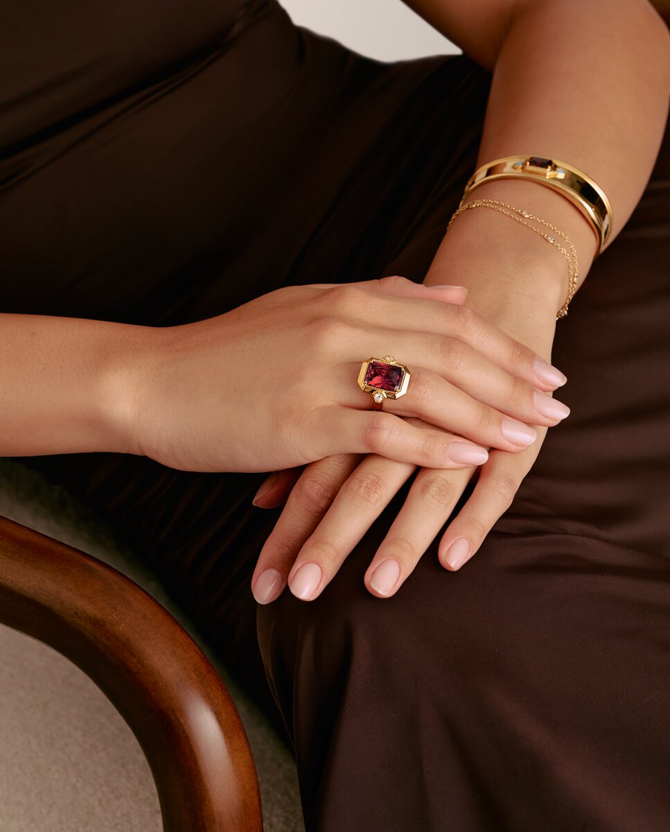 Imagen 3 de Anillo piedra circonita roja elyndra bañado en oro de 18k - Thomas Sabo - Oro Oro