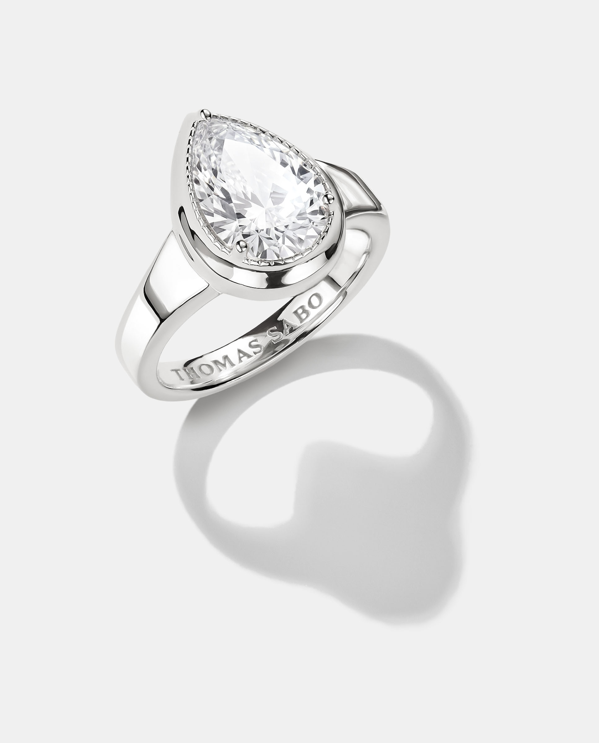 Imagen 0 de Anillo con circonita blanca en forma de gota Plata
