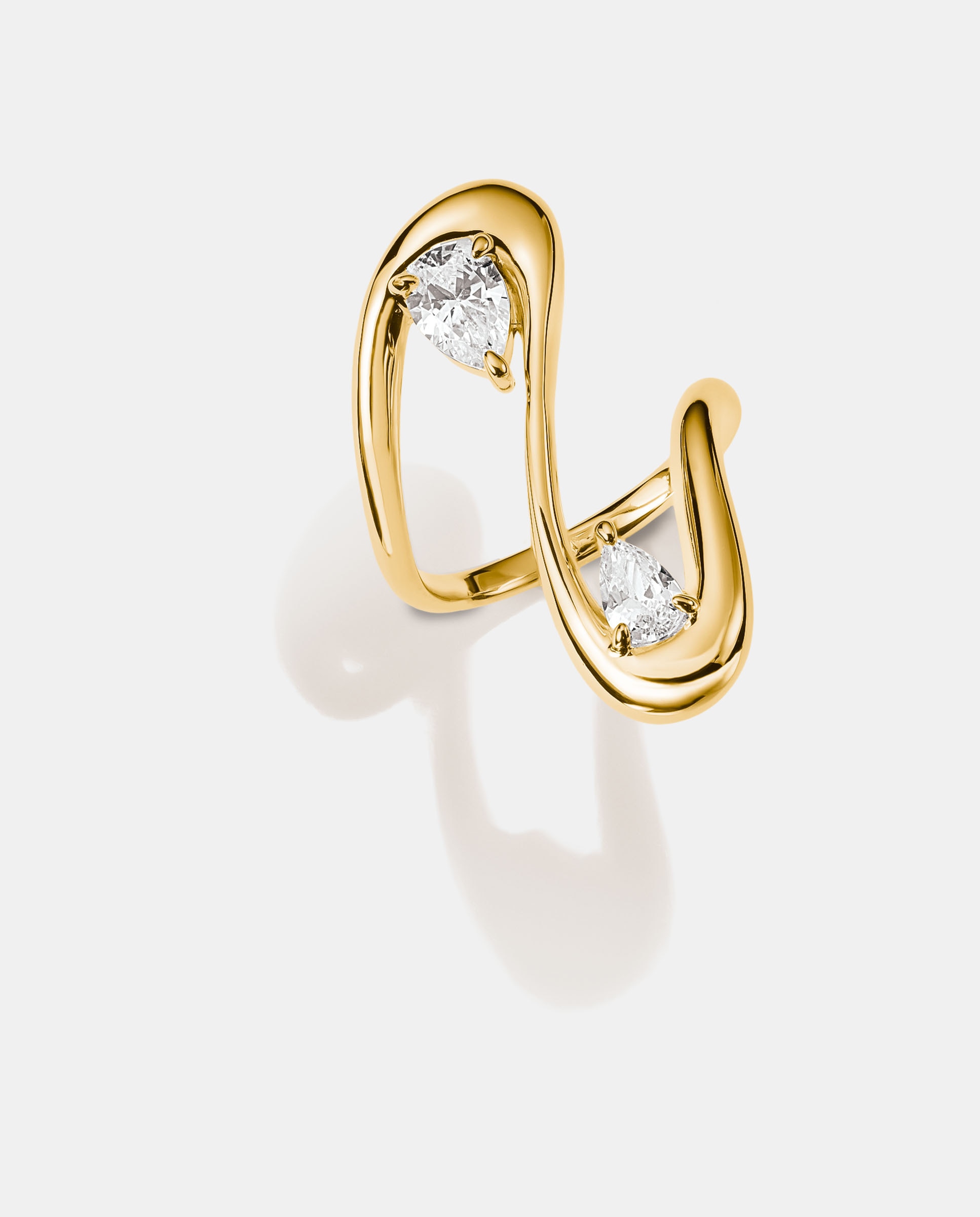 Imagen 0 de Anillo con circonita blanca en forma de gota Oro
