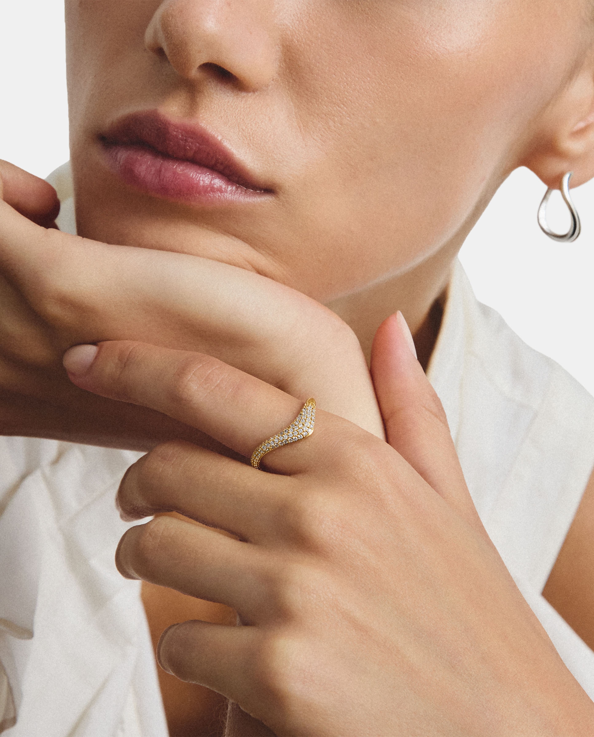 Imagen 3 de Anillo con circonita blanca en forma de onda - Thomas Sabo - Oro Oro
