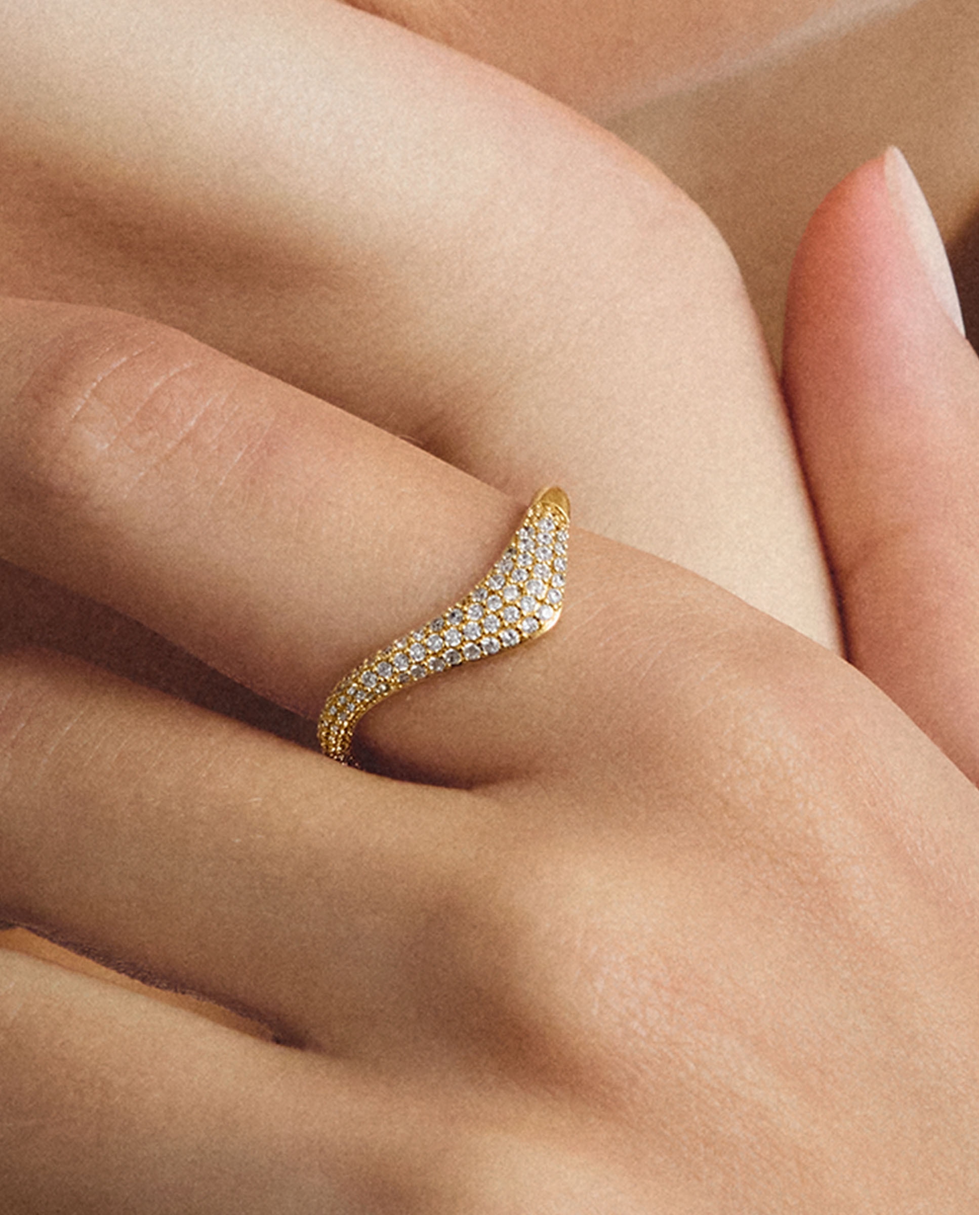Imagen 4 de Anillo con circonita blanca en forma de onda - Thomas Sabo - Oro Oro