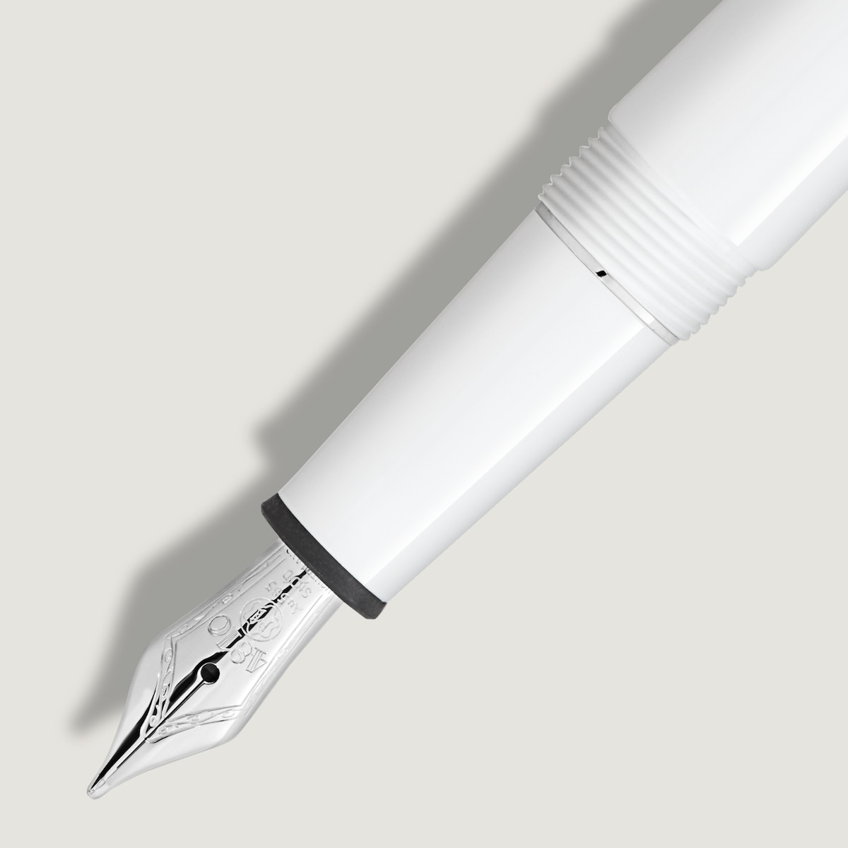 Pluma Estilográfica Montblanc color blanco (M) Blanco-2