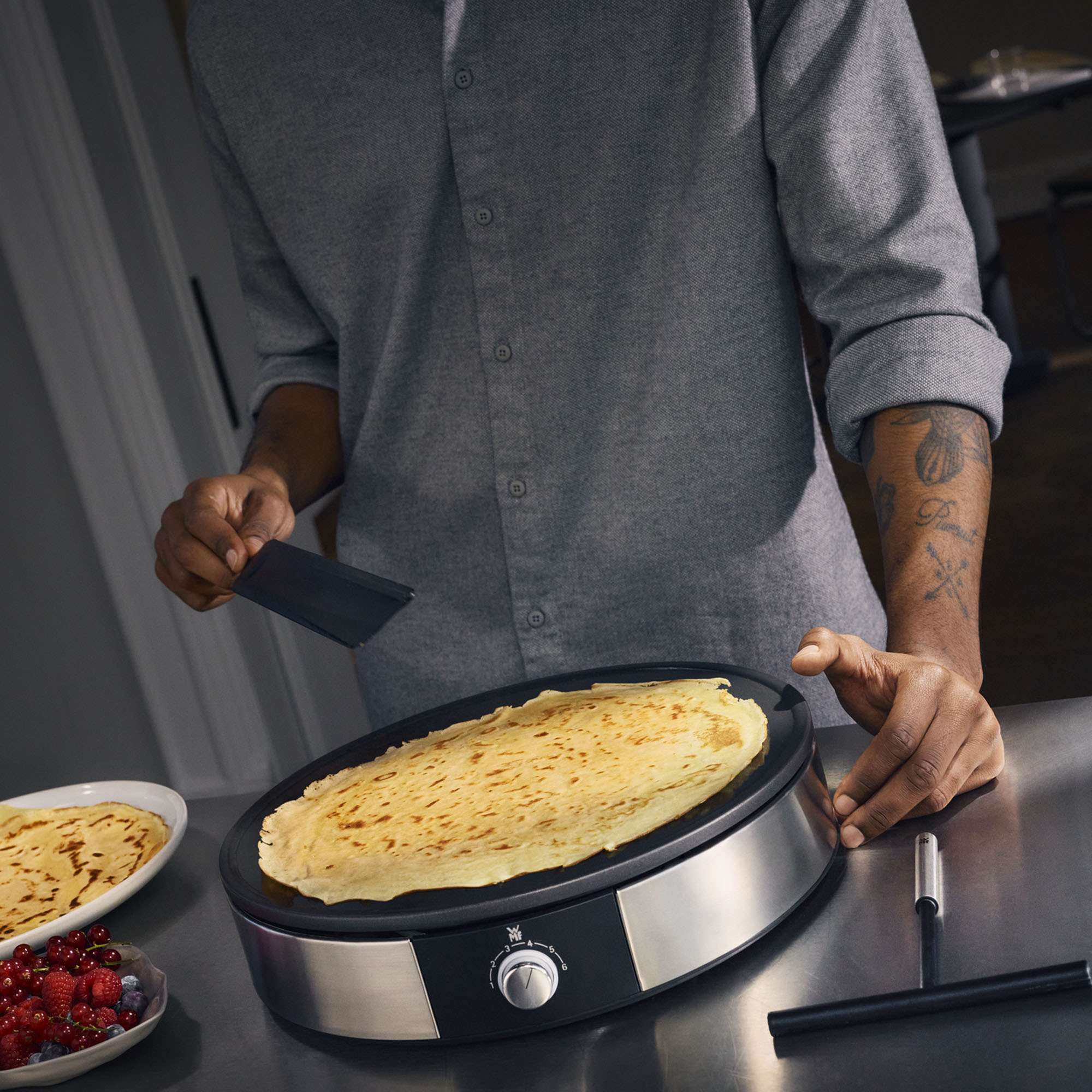 Crepera WMF Lono Crepes Maker 33 cm de diámetro y Revestimineto Antiadherente - Plata / Negro Plata / Negro-3