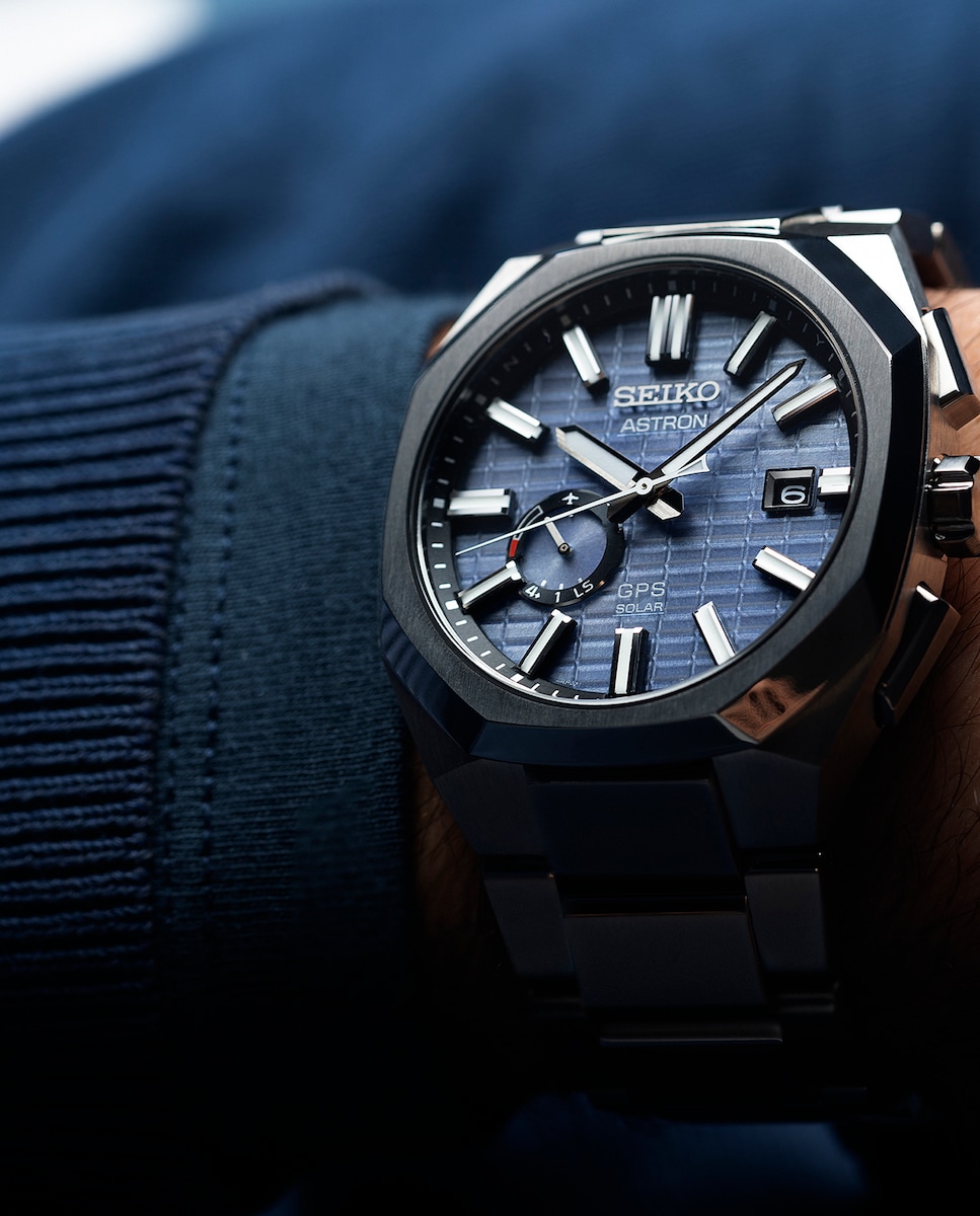 Reloj de hombre Astron SSJ013J1 de titanio y correa plateada