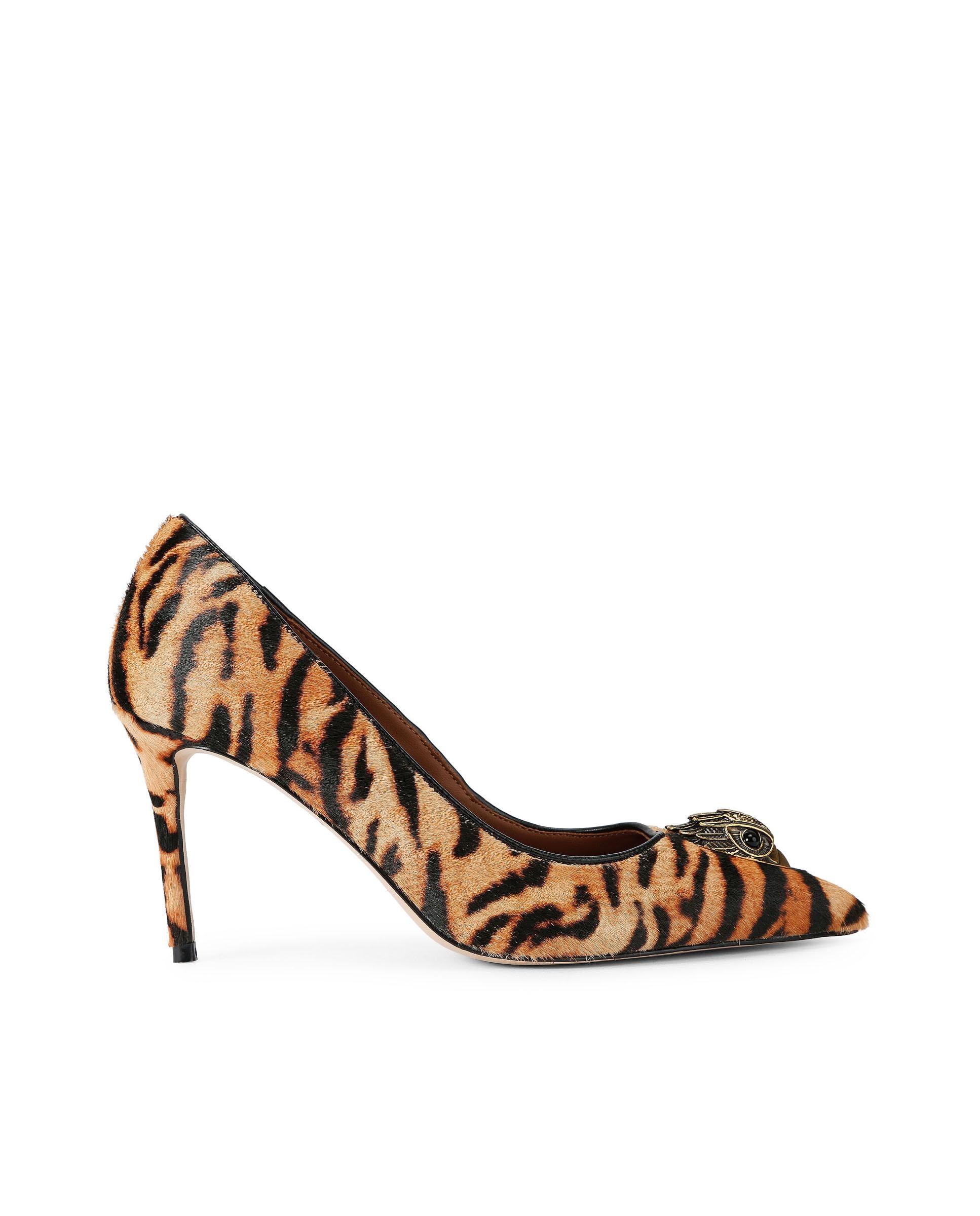 Imagen 0 de Zapato de salón de mujer de tacón y piel con acabado de pelo Camel
