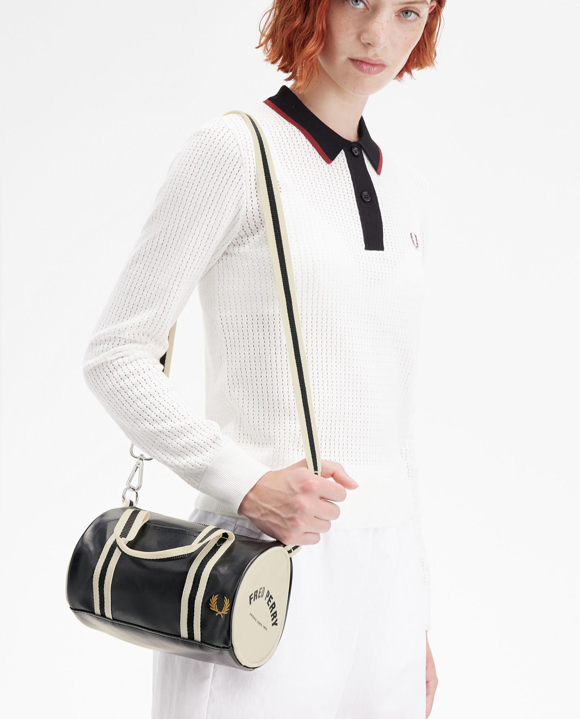 Imagen 4 de Bandolera deportiva de hombre pequeña tipo barril con contrastes - Fred Perry - Negro Negro