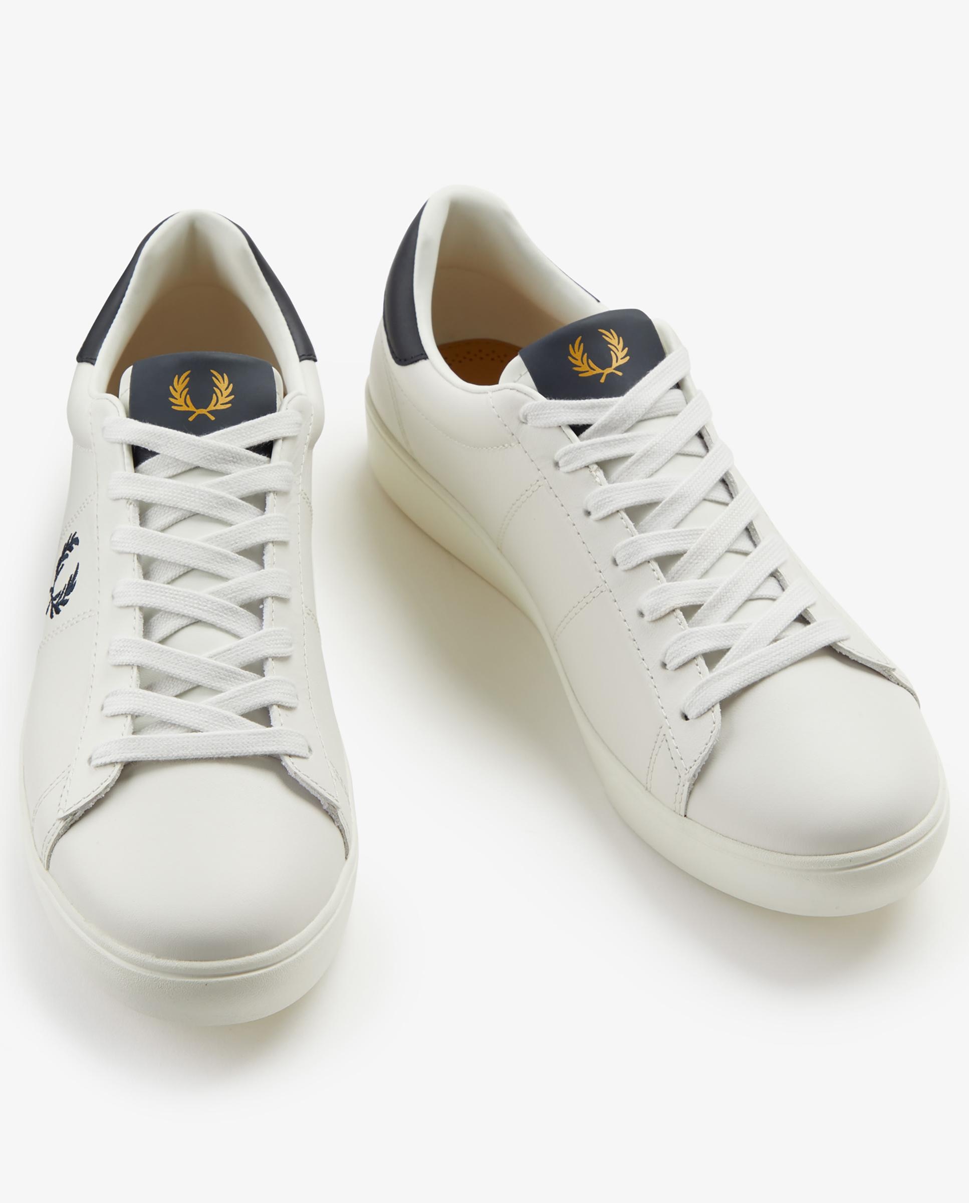 Zapatillas de hombre tipo casco bajas en piel con logotipo - Fred Perry - Blanco roto Blanco roto-4