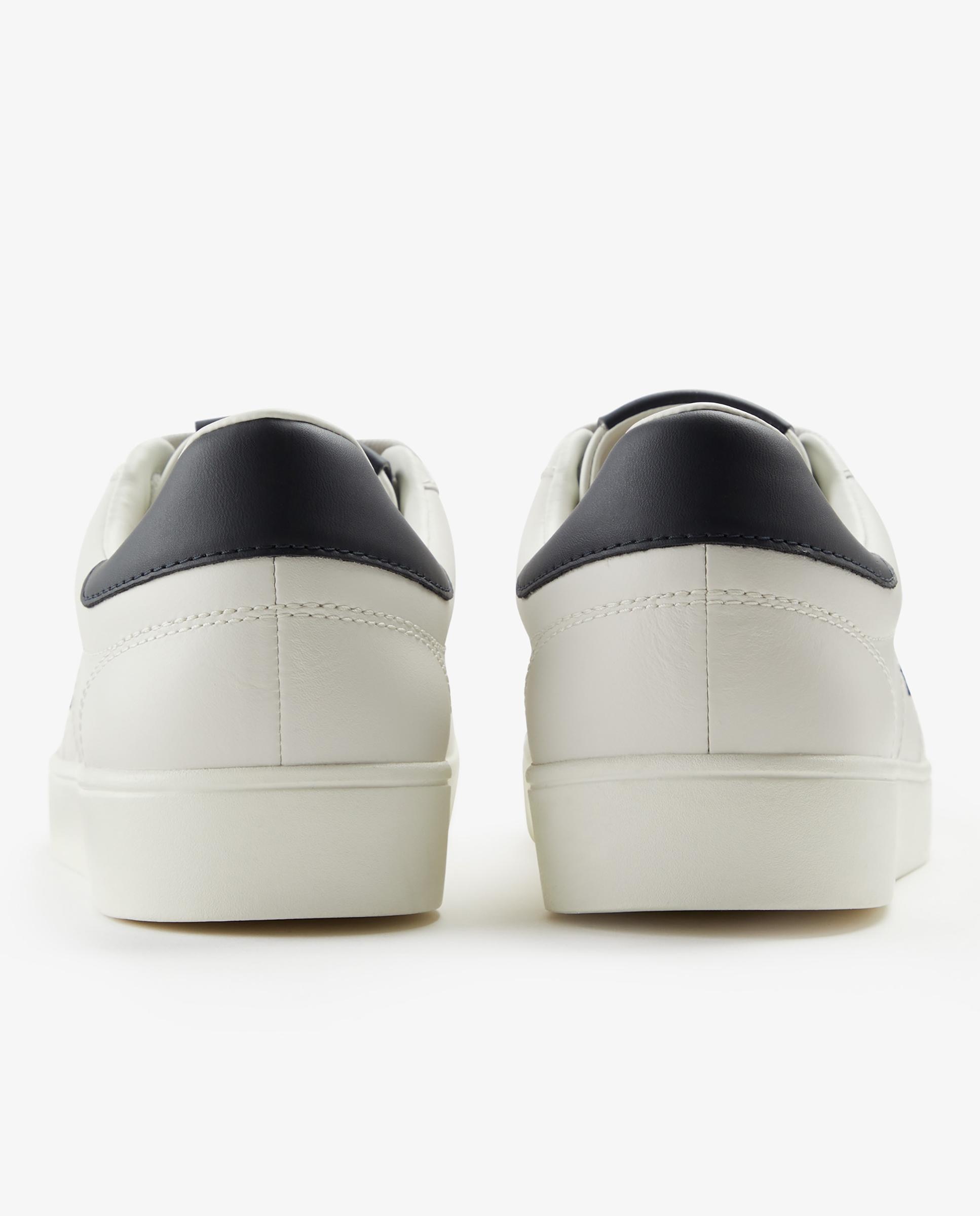 Zapatillas de hombre tipo casco bajas en piel con logotipo - Fred Perry - Blanco roto Blanco roto-2