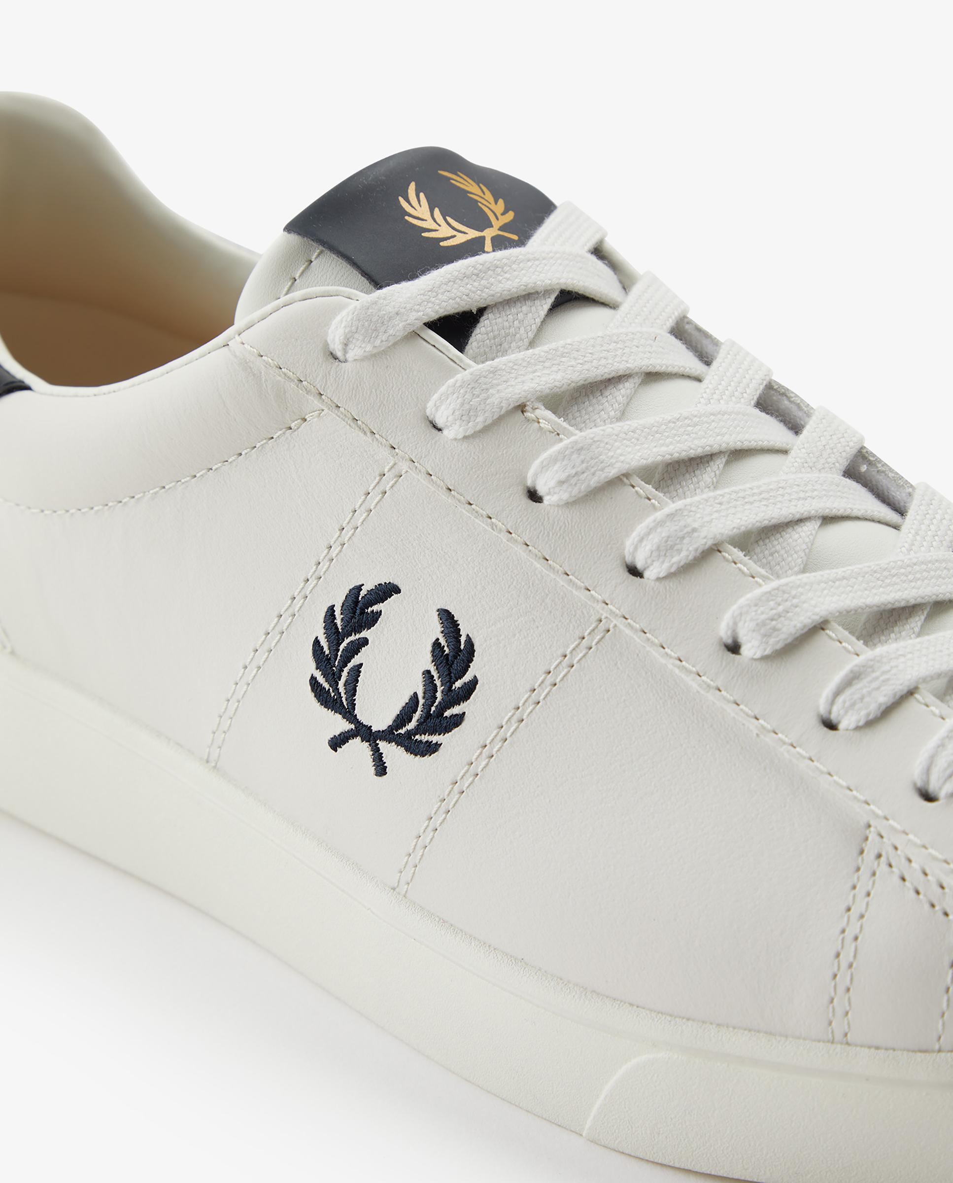 Zapatillas de hombre tipo casco bajas en piel con logotipo - Fred Perry - Blanco roto Blanco roto-5