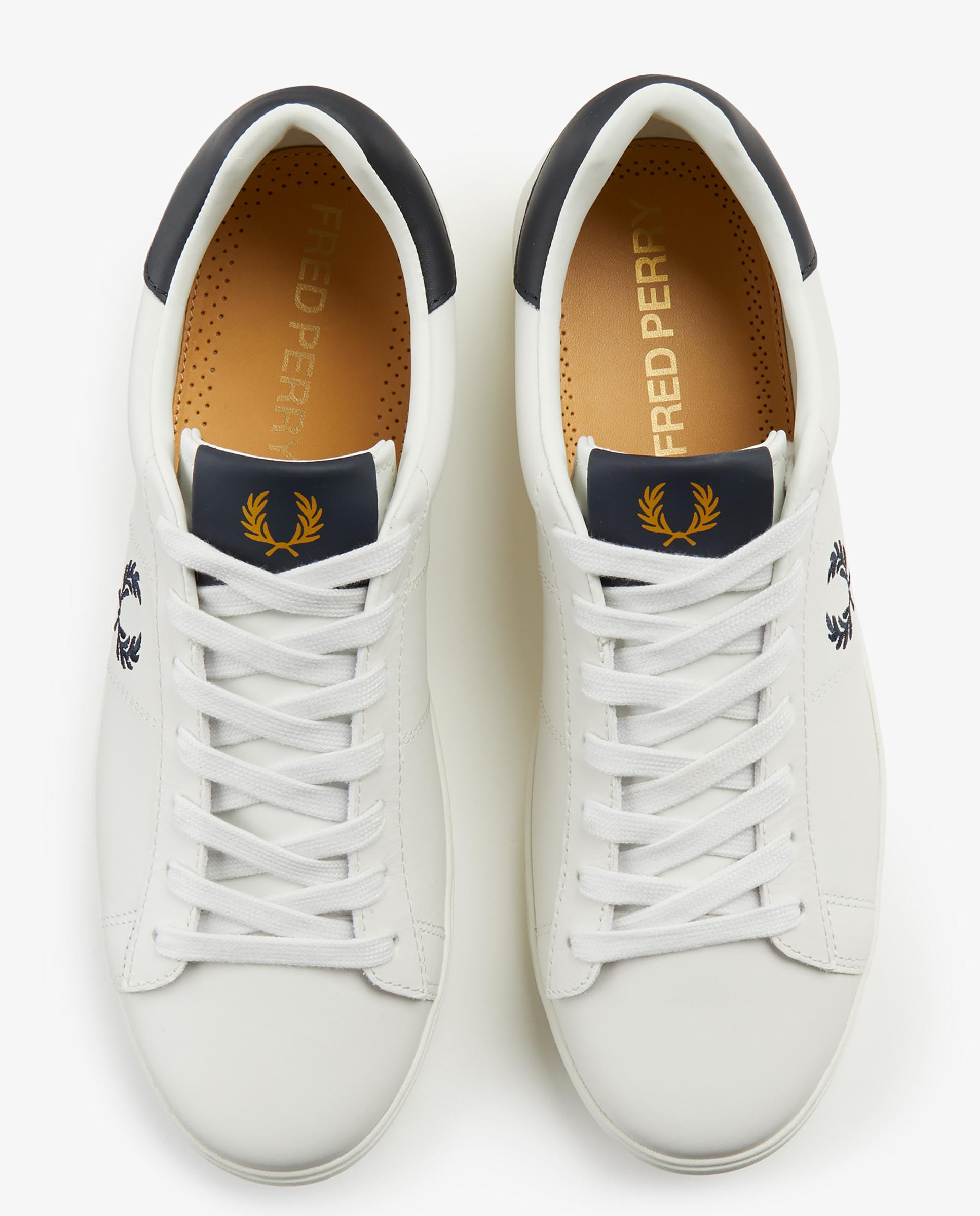 Zapatillas de hombre tipo casco bajas en piel con logotipo - Fred Perry - Blanco roto Blanco roto-6