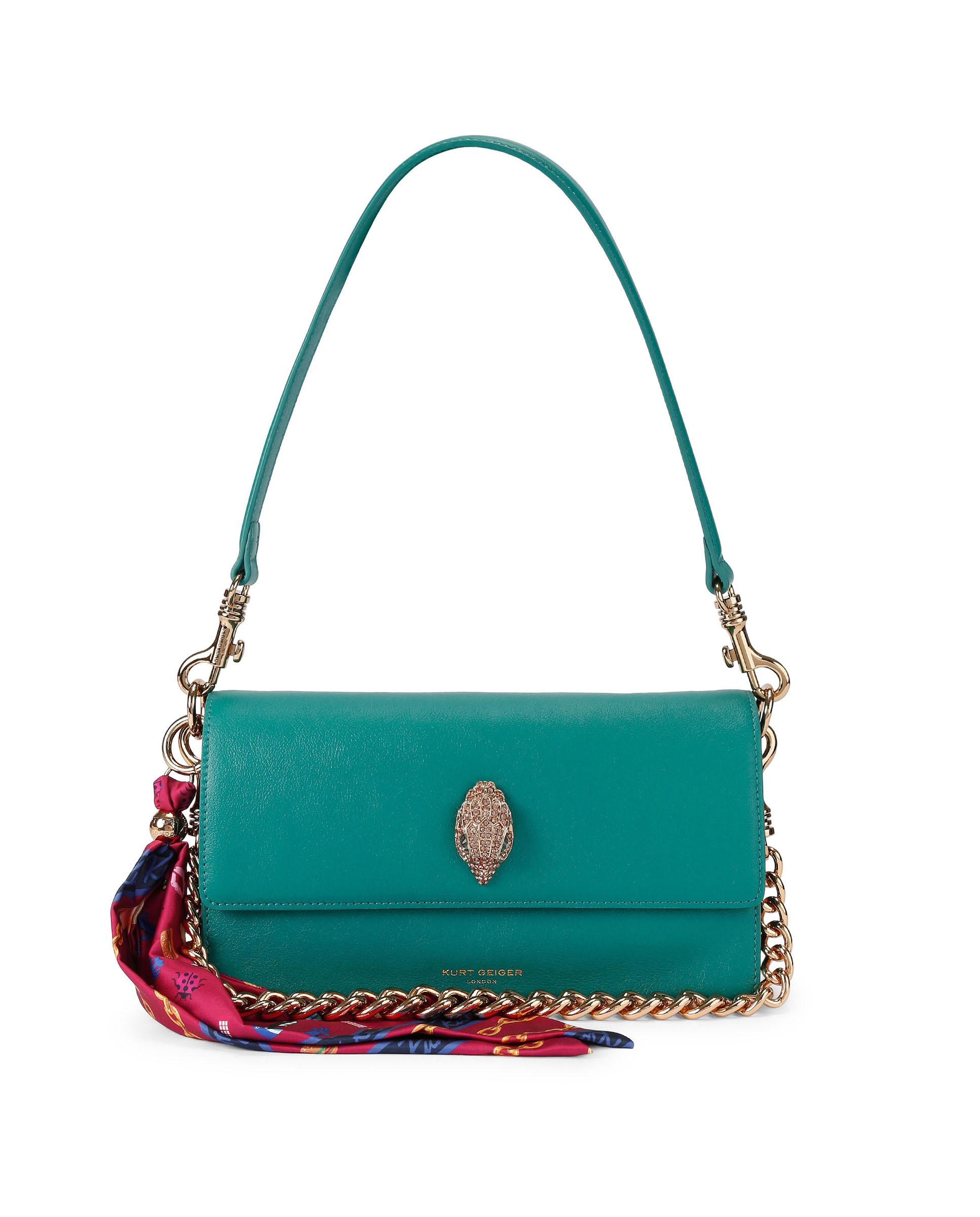Imagen 0 de Bolso de hombro en piel con solapa decorada con cristales multicolor y detalles metálicos Marrón