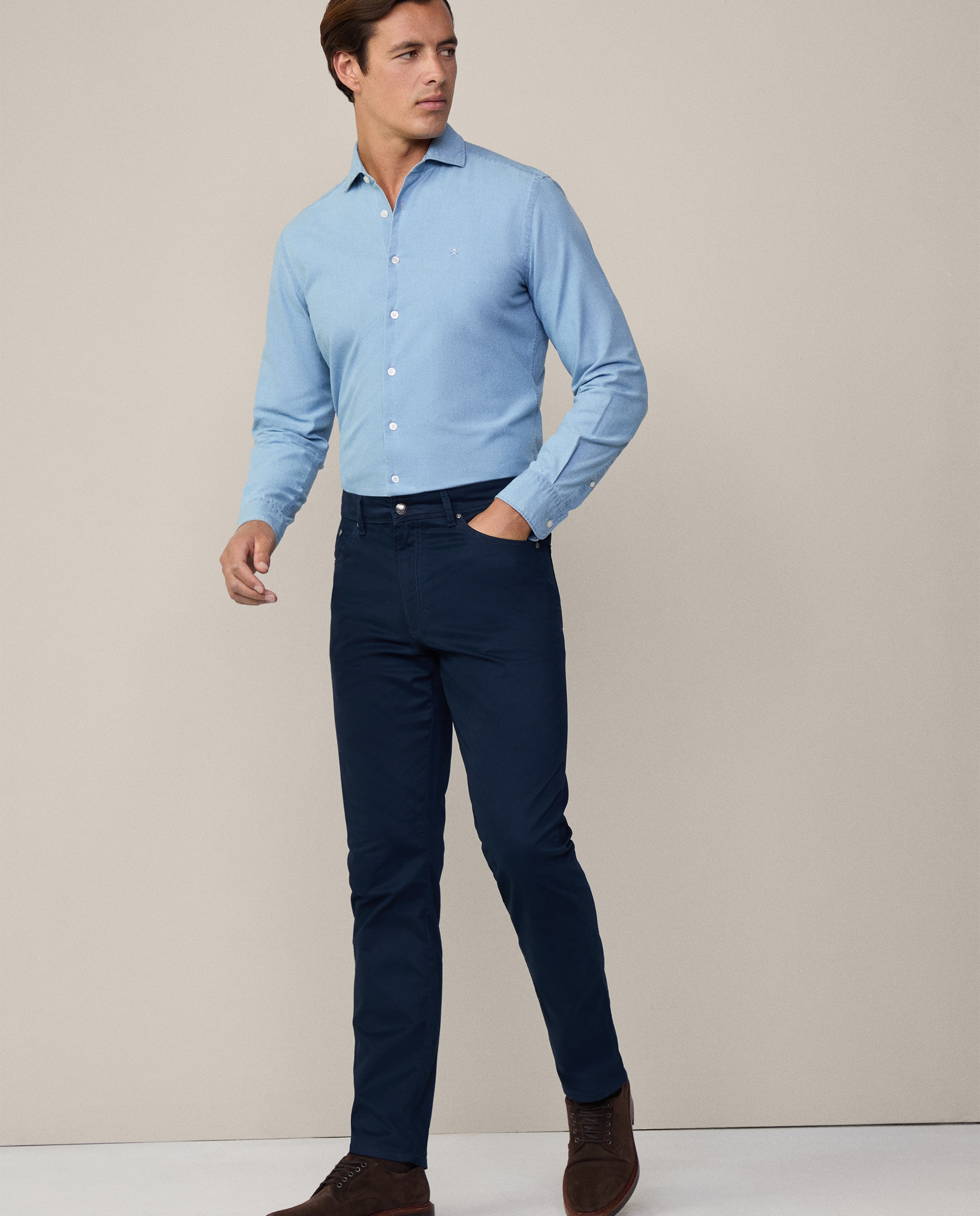 Hackett - Pantalón cinco bolsillos de hombre regular fit en tejido de sarga.