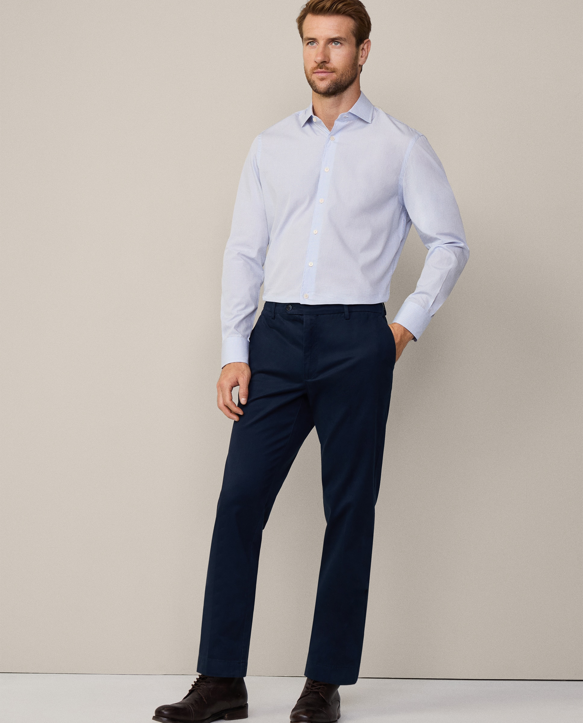 Hackett - Chino de hombre classic fit en tejido de sarga.