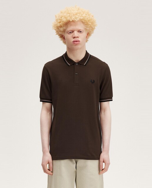 Imagen 0 de Polo de hombre de manga corta con ribetes con dos franjas en cuello y puños