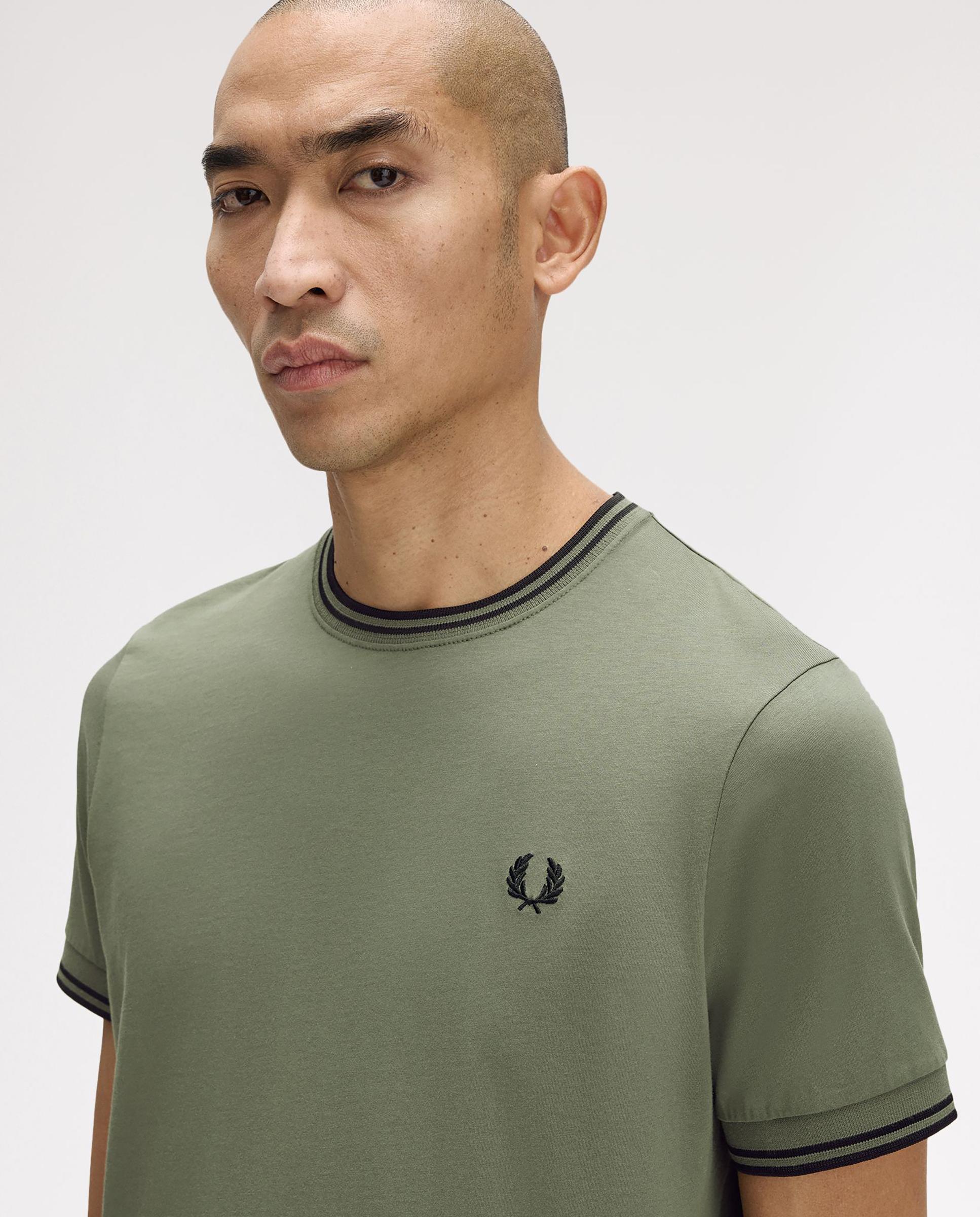 Imagen 4 de Camiseta de manga corta de hombre con ribete con dos franjas - Fred Perry - Verde claro Verde claro
