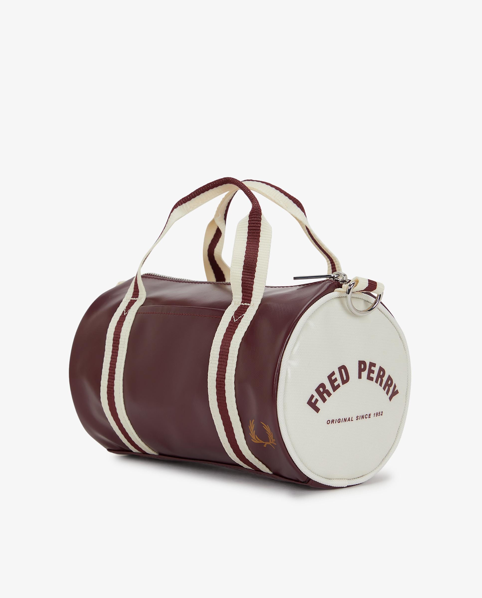 Imagen 3 de Bandolera deportiva de hombre pequeña tipo barril con contrastes - Fred Perry - Granate Granate