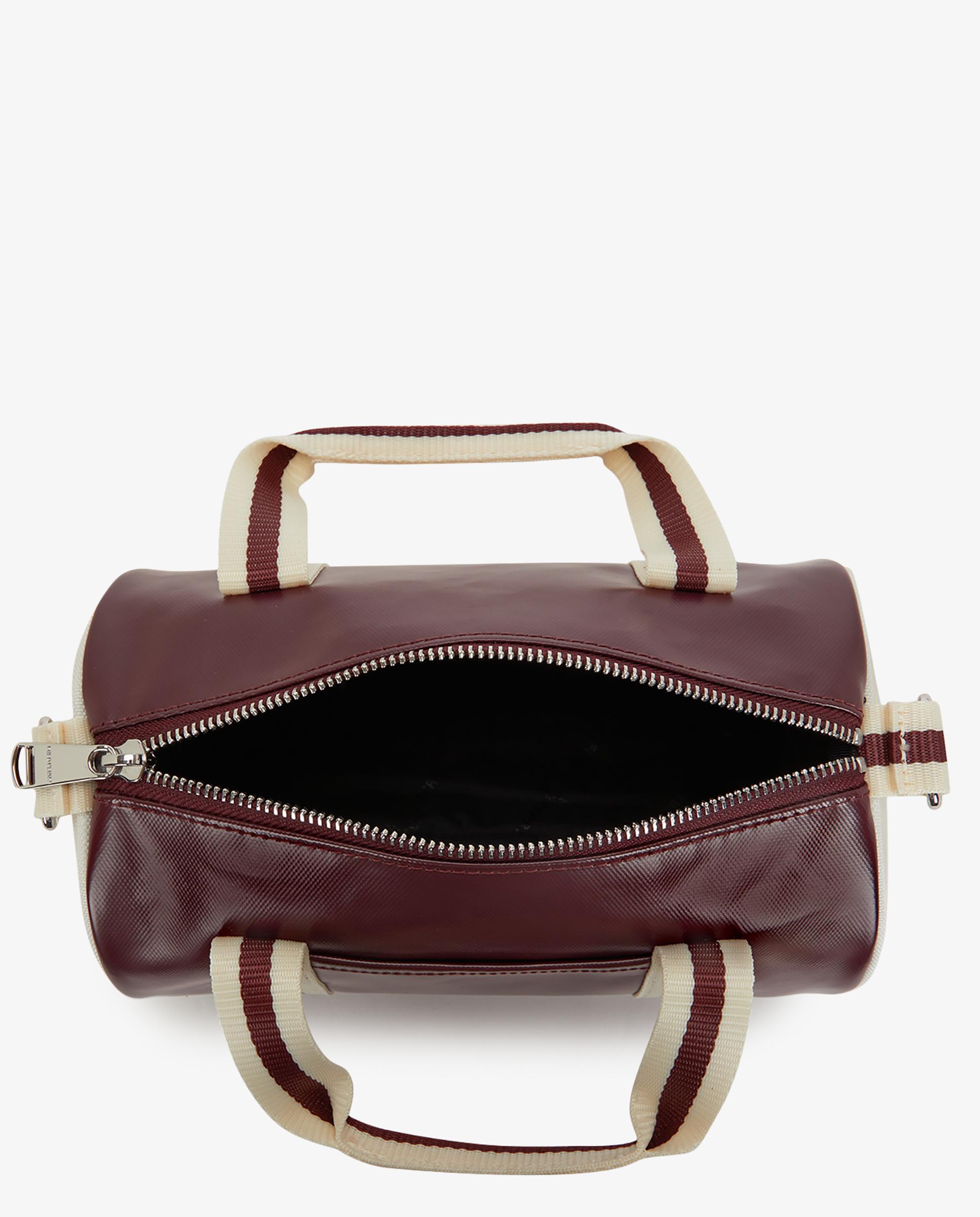 Imagen 4 de Bandolera deportiva de hombre pequeña tipo barril con contrastes - Fred Perry - Granate Granate