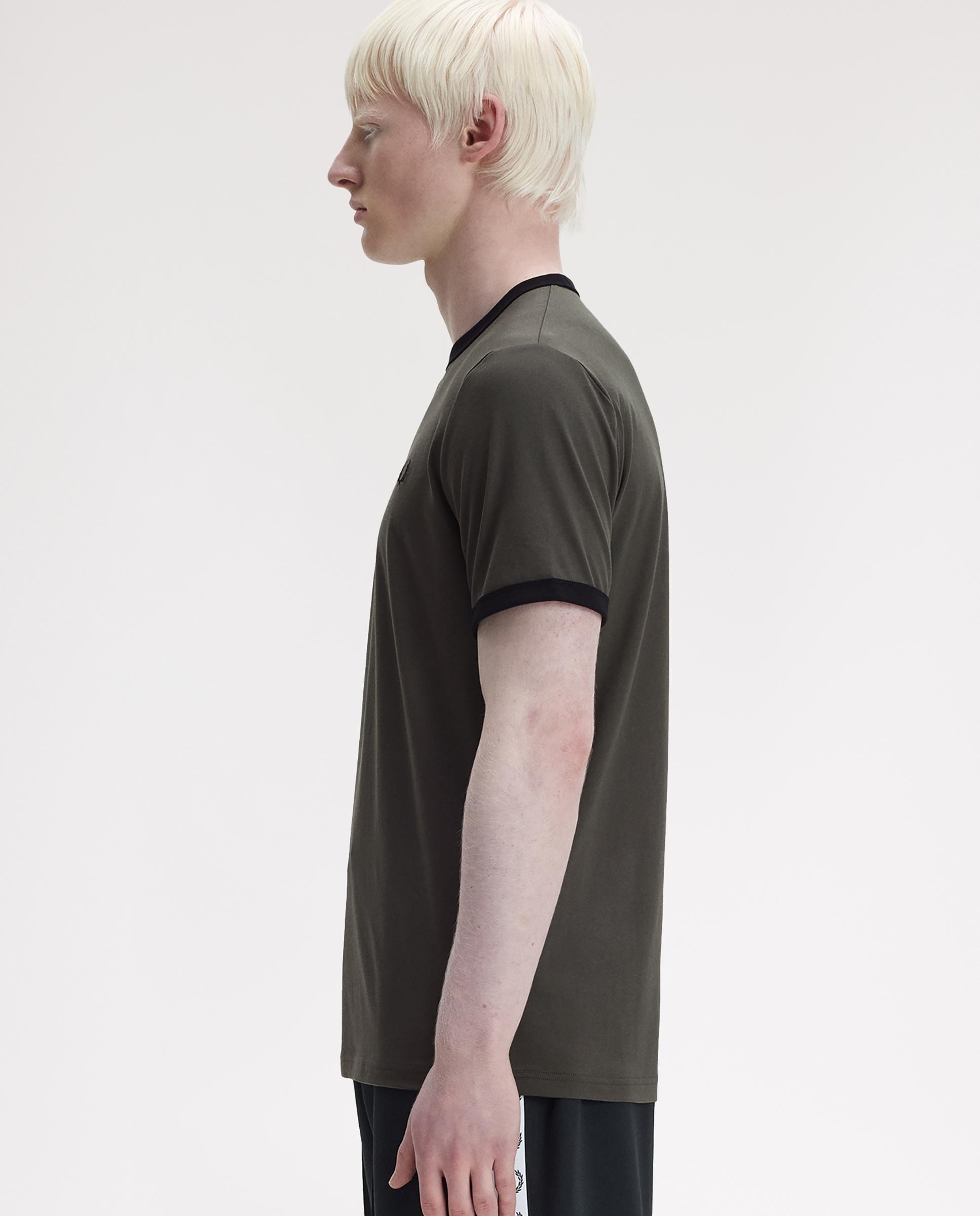 Imagen 2 de Camiseta de hombre ringer manga corta con cuello redondo - Fred Perry - Verde pardo Verde pardo