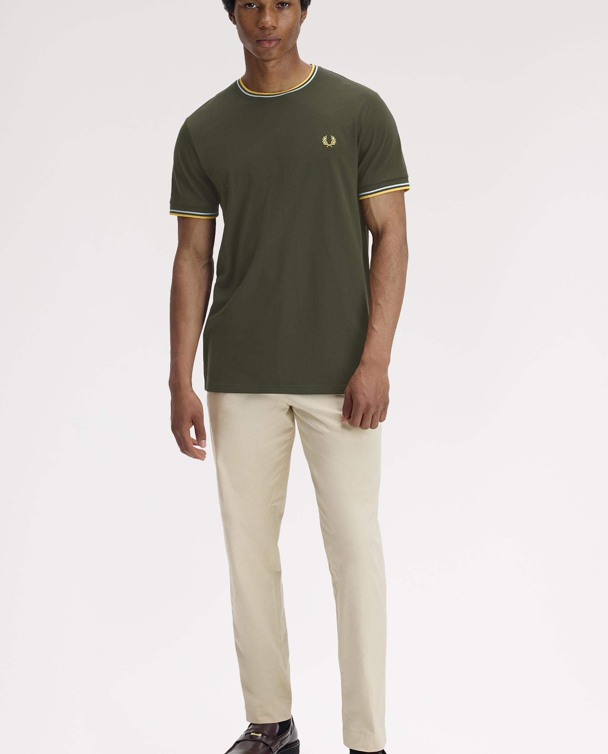 Imagen 3 de Camiseta de manga corta de hombre con ribete con dos franjas - Fred Perry - Verde militar Verde militar
