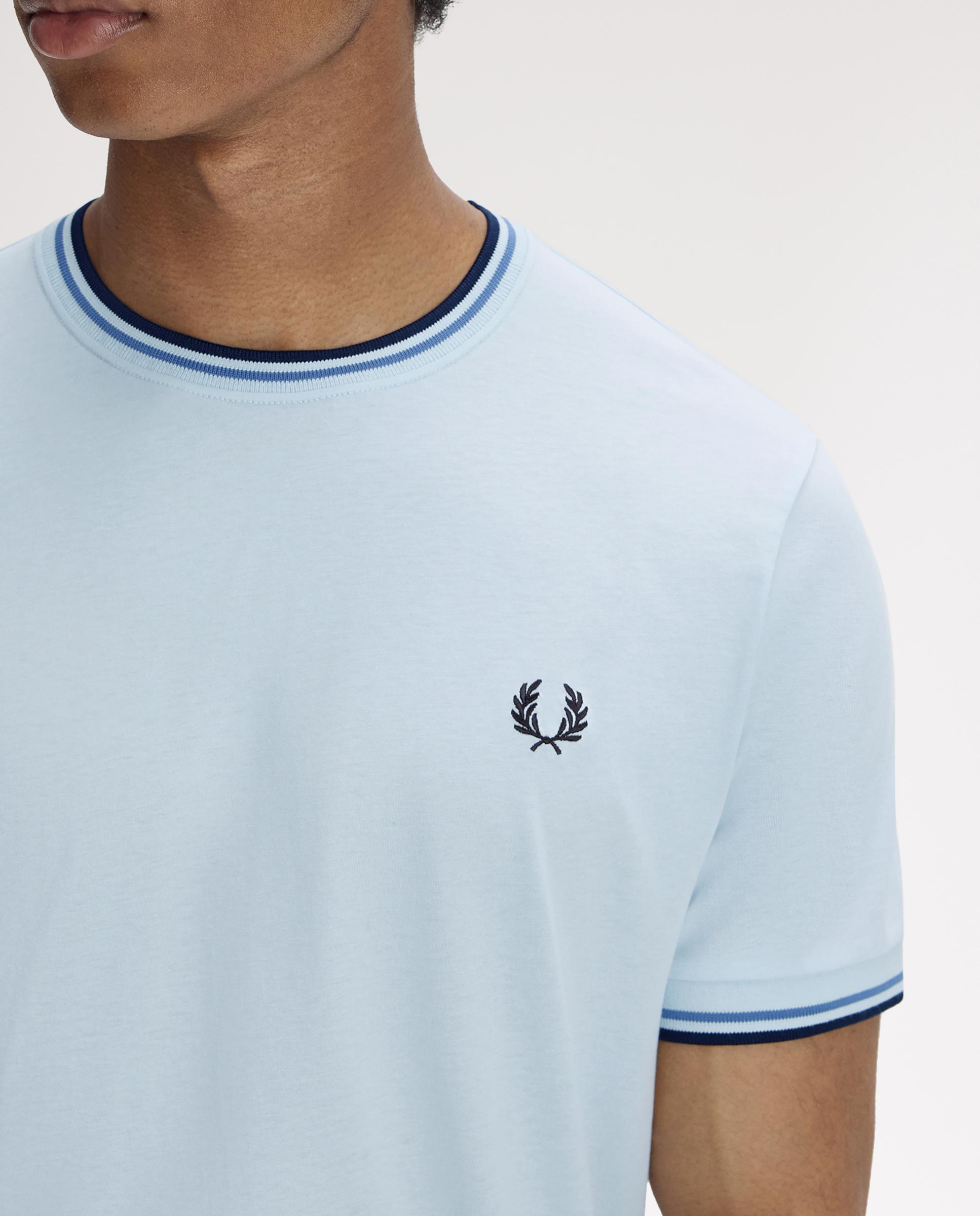 Imagen 4 de Camiseta de manga corta de hombre con ribete con dos franjas - Fred Perry - Celeste Celeste