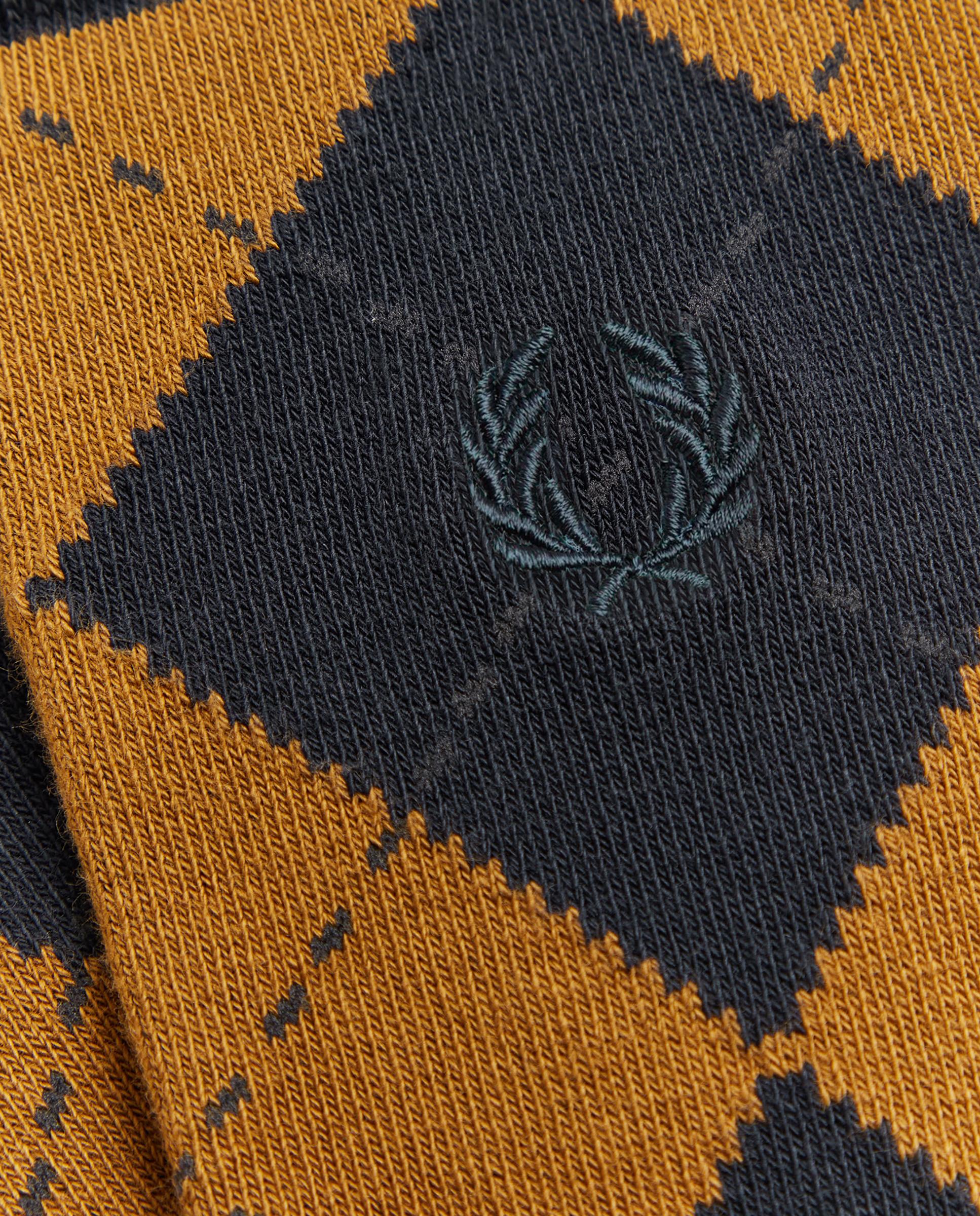 Imagen 2 de Calcetines altos de hombre con diseño de rombos - Fred Perry - Mostaza Mostaza