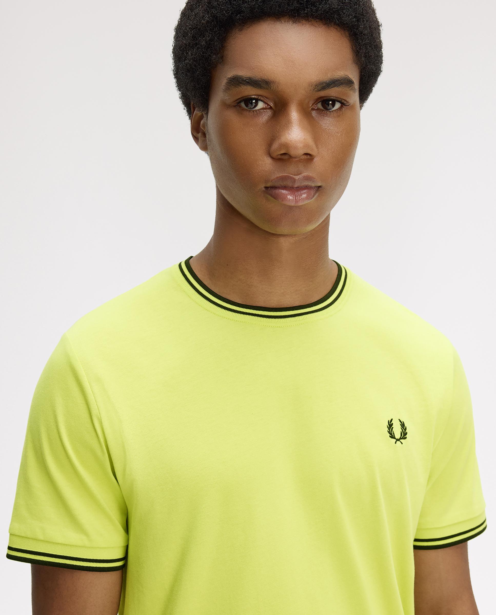 Imagen 4 de Camiseta de manga corta de hombre con ribete con dos franjas - Fred Perry - Amarillo limón Amarillo limón