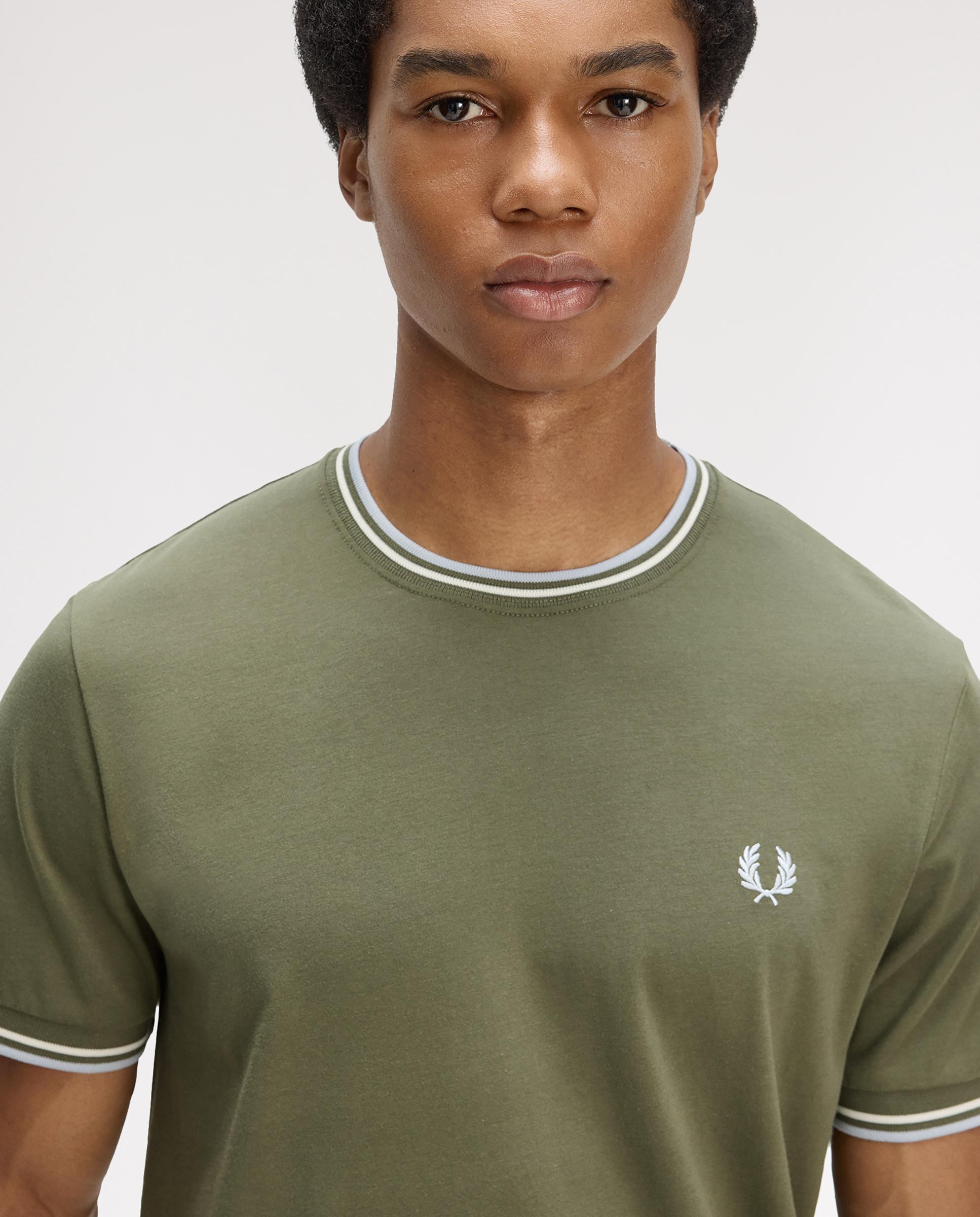 Imagen 4 de Camiseta de manga corta de hombre con ribete con dos franjas - Fred Perry - Kaki Kaki