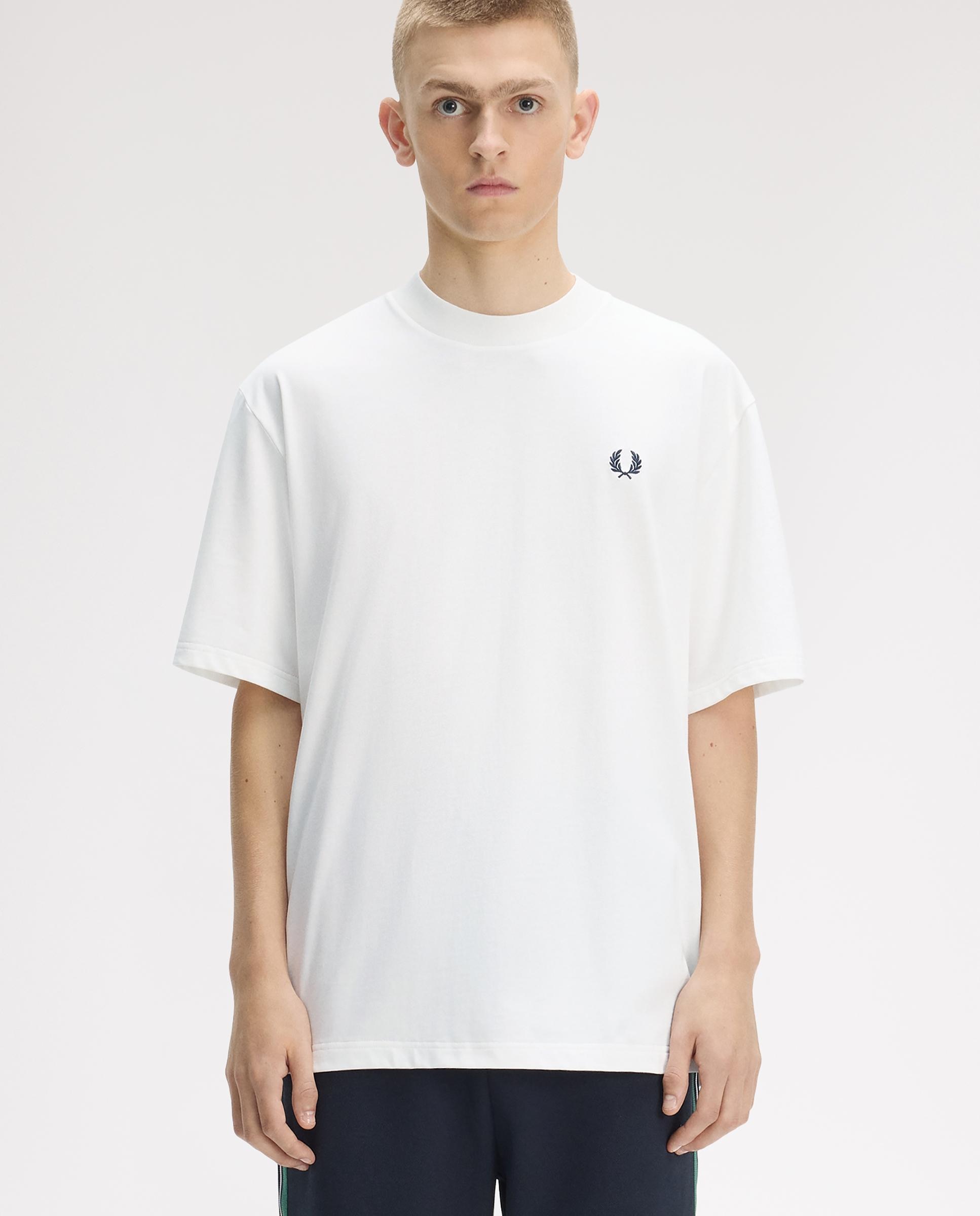 Fred Perry - Camiseta de hombre de manga corta con estampado trasero.