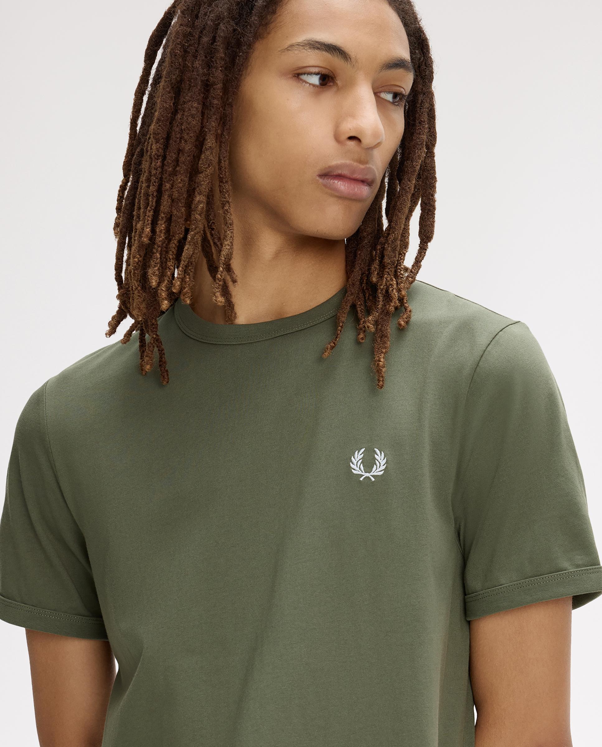 Imagen 4 de Camiseta de hombre ringer manga corta con cuello redondo - Fred Perry - Verde militar Verde militar