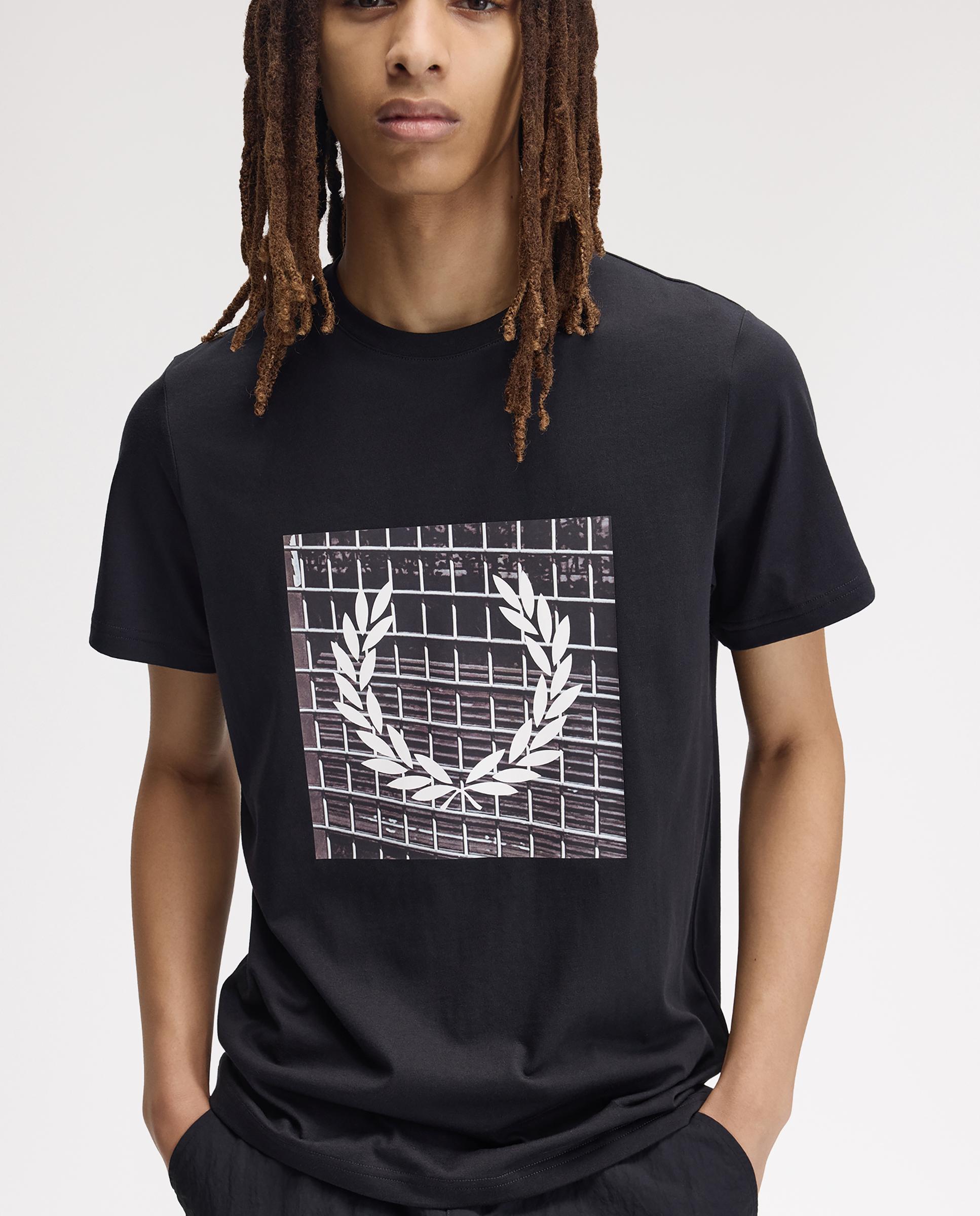 Imagen 3 de Camiseta de manga corta de hombre con estampado gráfico - Fred Perry - Negro Negro