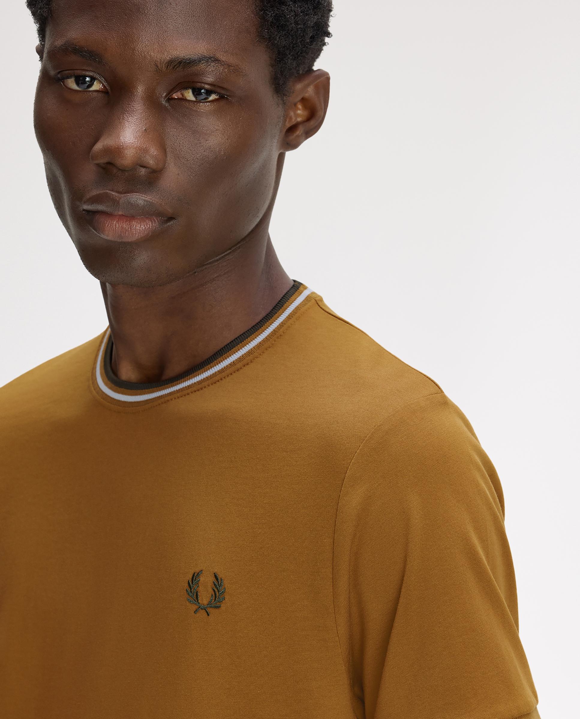 Imagen 4 de Camiseta de manga corta de hombre con ribete con dos franjas - Fred Perry - Marrón claro Marrón claro