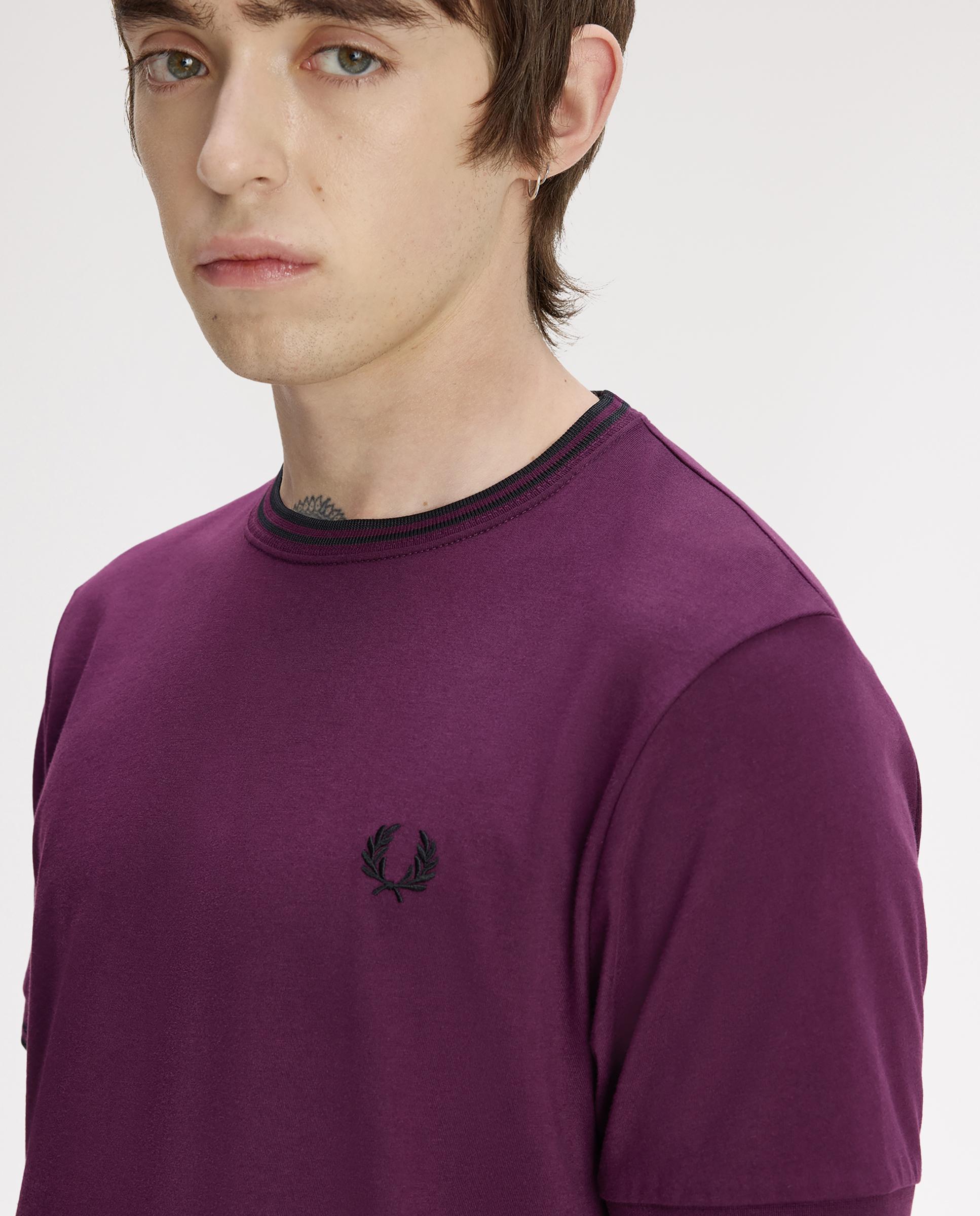 Imagen 4 de Camiseta de manga corta de hombre con ribete con dos franjas - Fred Perry - Morado Morado