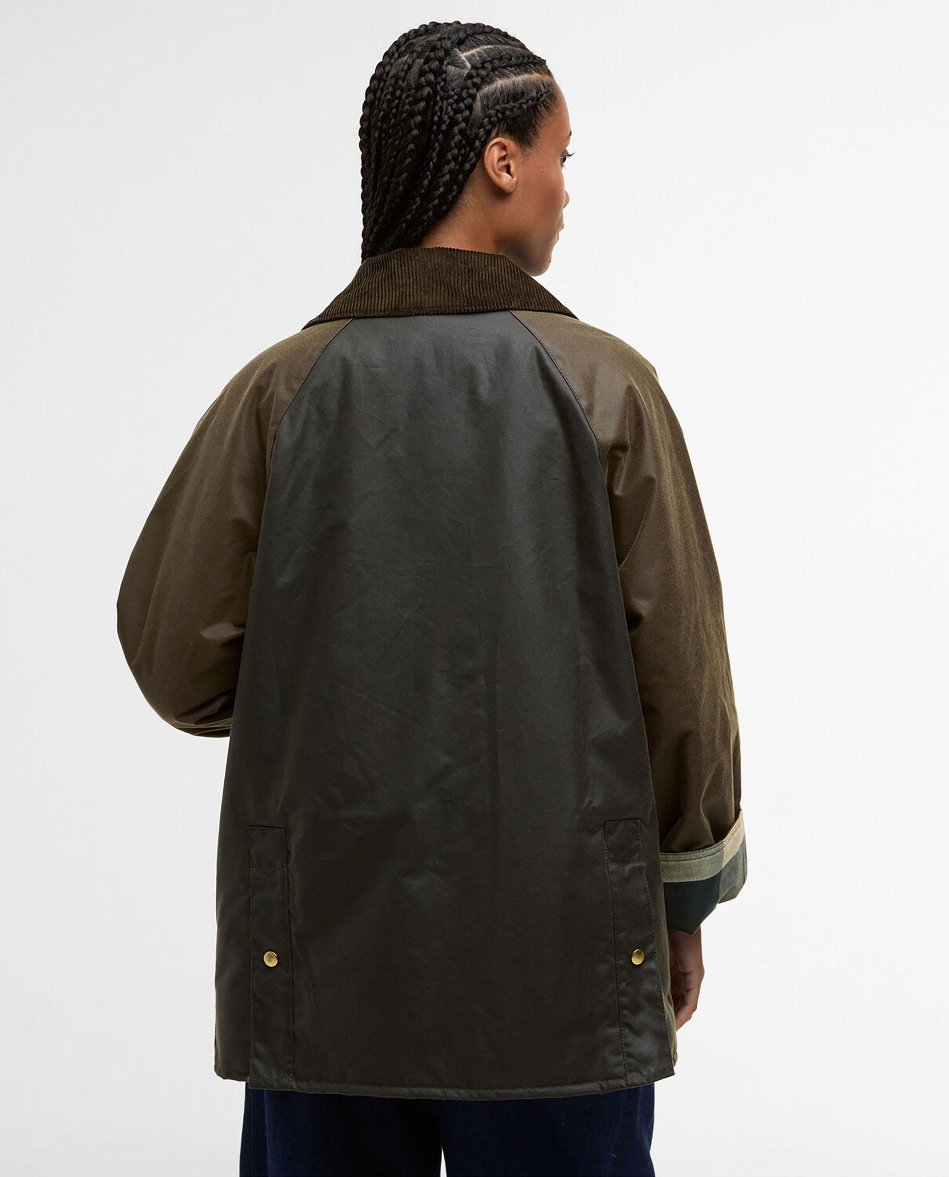 Parka de mujer con bolsillos inferiores tipo fuelle y con solapa de cierre con corchetes - Barbour - Verde Oliva Verde Oliva-2
