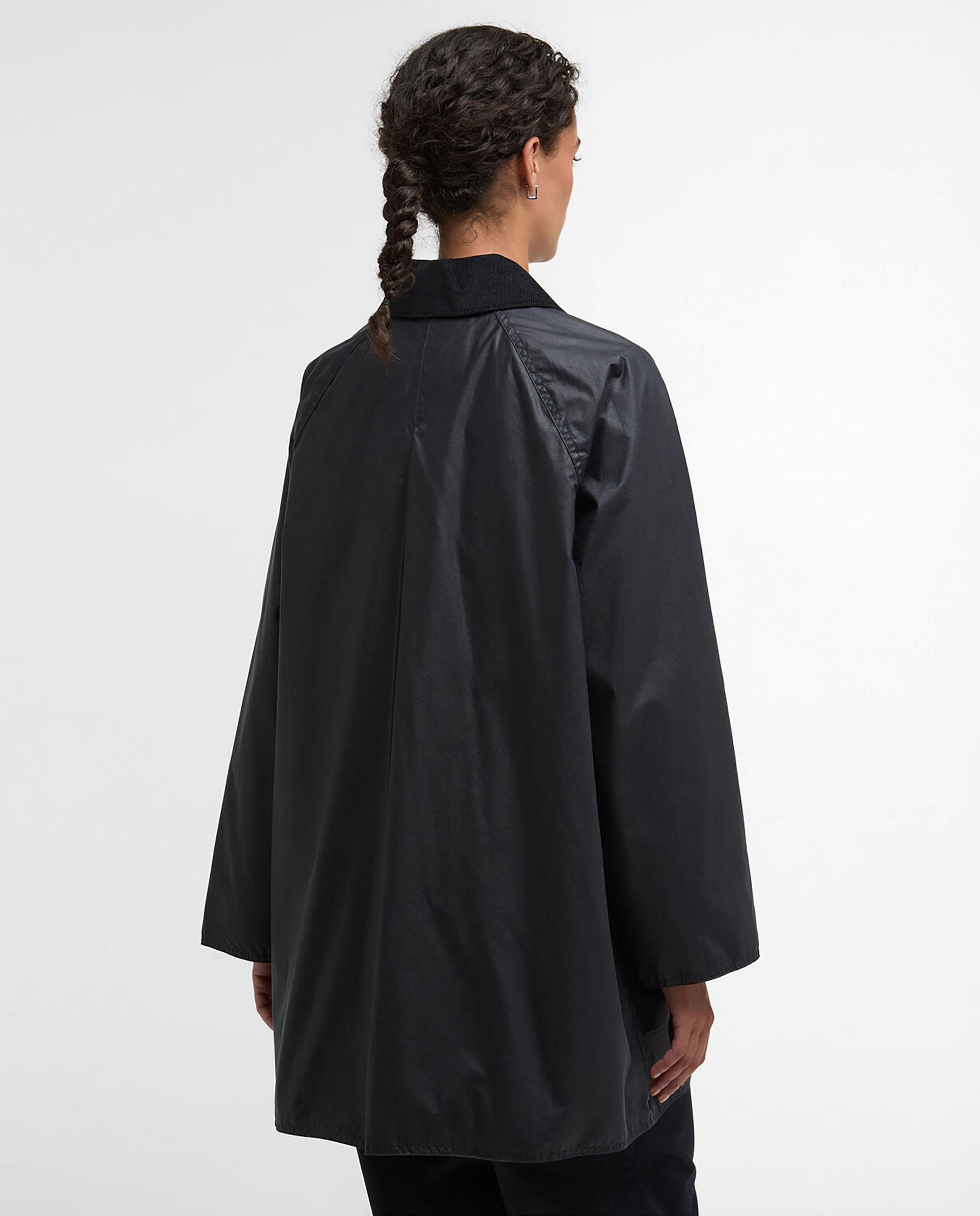 Parca de mujer con bolsillos tipo fuelle y solapa abotonada - Barbour - Negro Negro-2