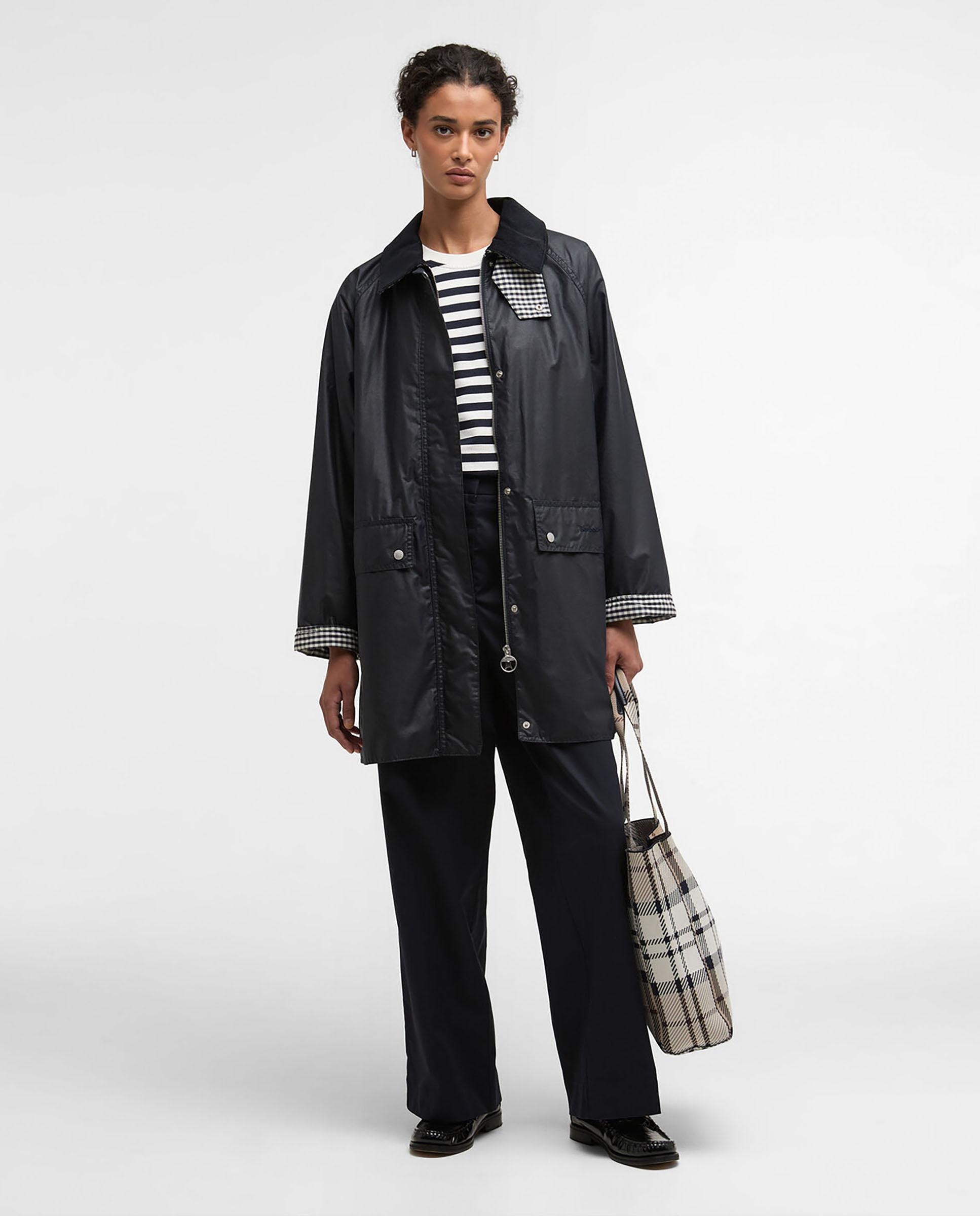 Parca de mujer con bolsillos tipo fuelle y solapa abotonada - Barbour - Negro Negro-3