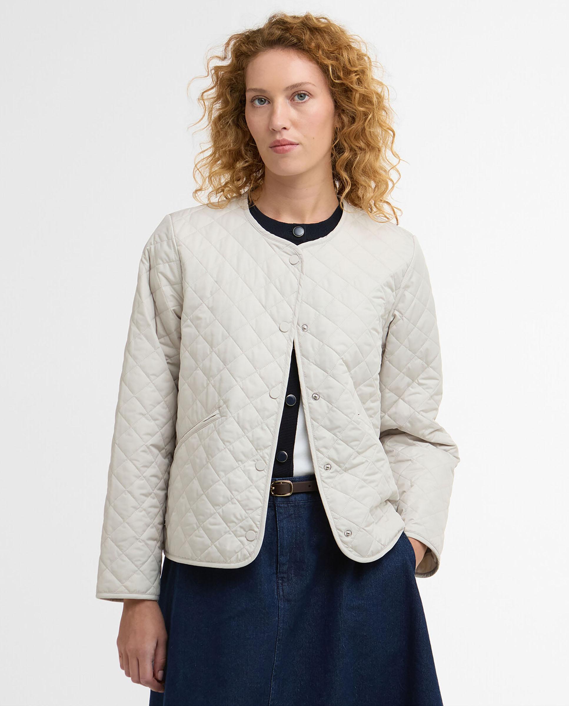 Barbour - Abrigo acolchado de mujer con cierre frontal de botones forrados y bolsillos dobles.