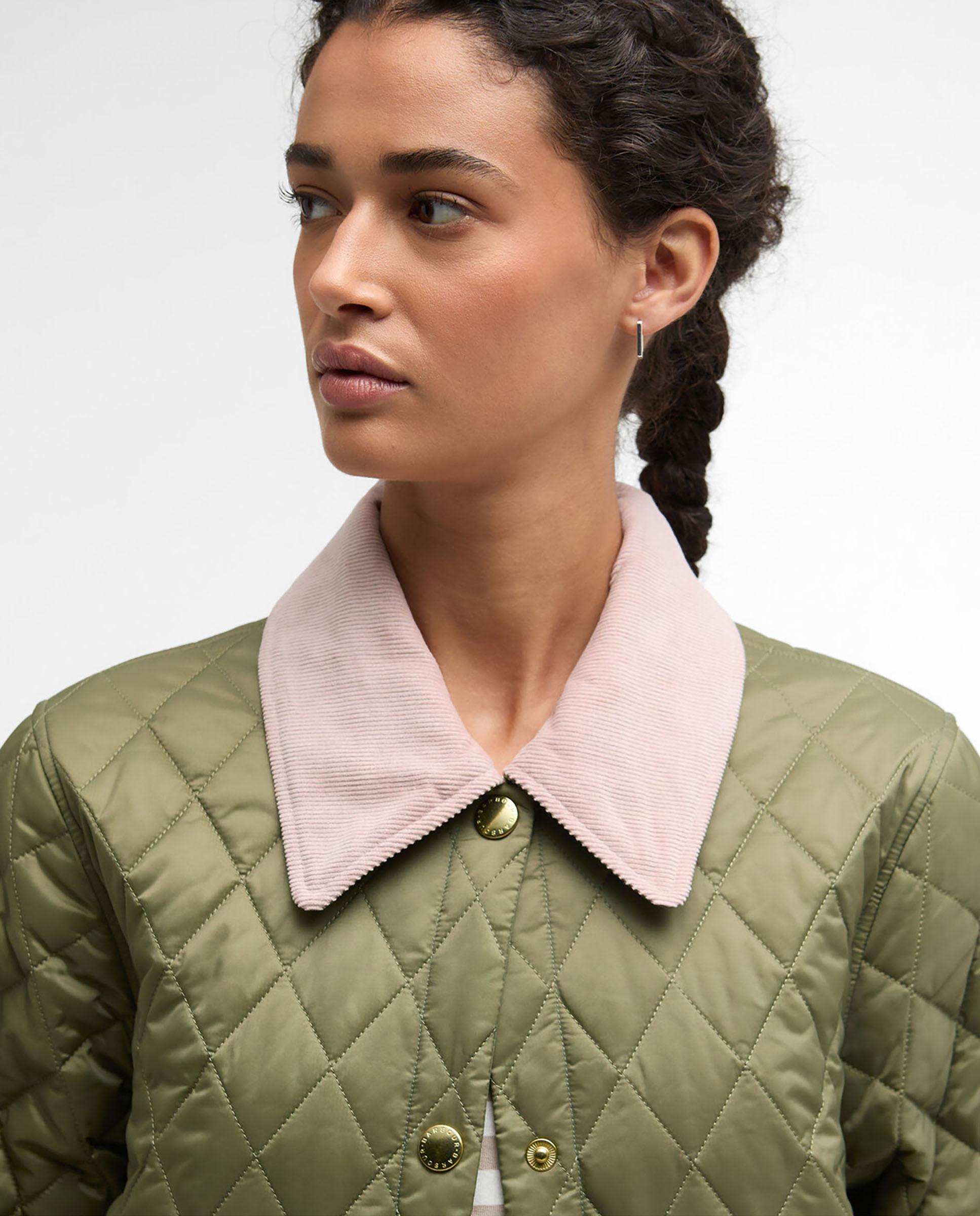 Abrigo acolchado de mujer con bolsillos de parche y cierre frontal con botones - Barbour - Verde Oliva Verde Oliva-4