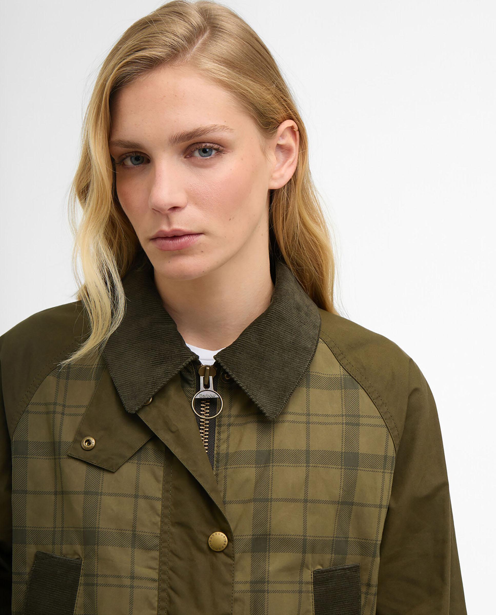 Parka de mujer con cierre combinado y bolsillos inclinados en el pecho y de parche con solapa - Barbour - Verde Oliva Verde Oliva-4