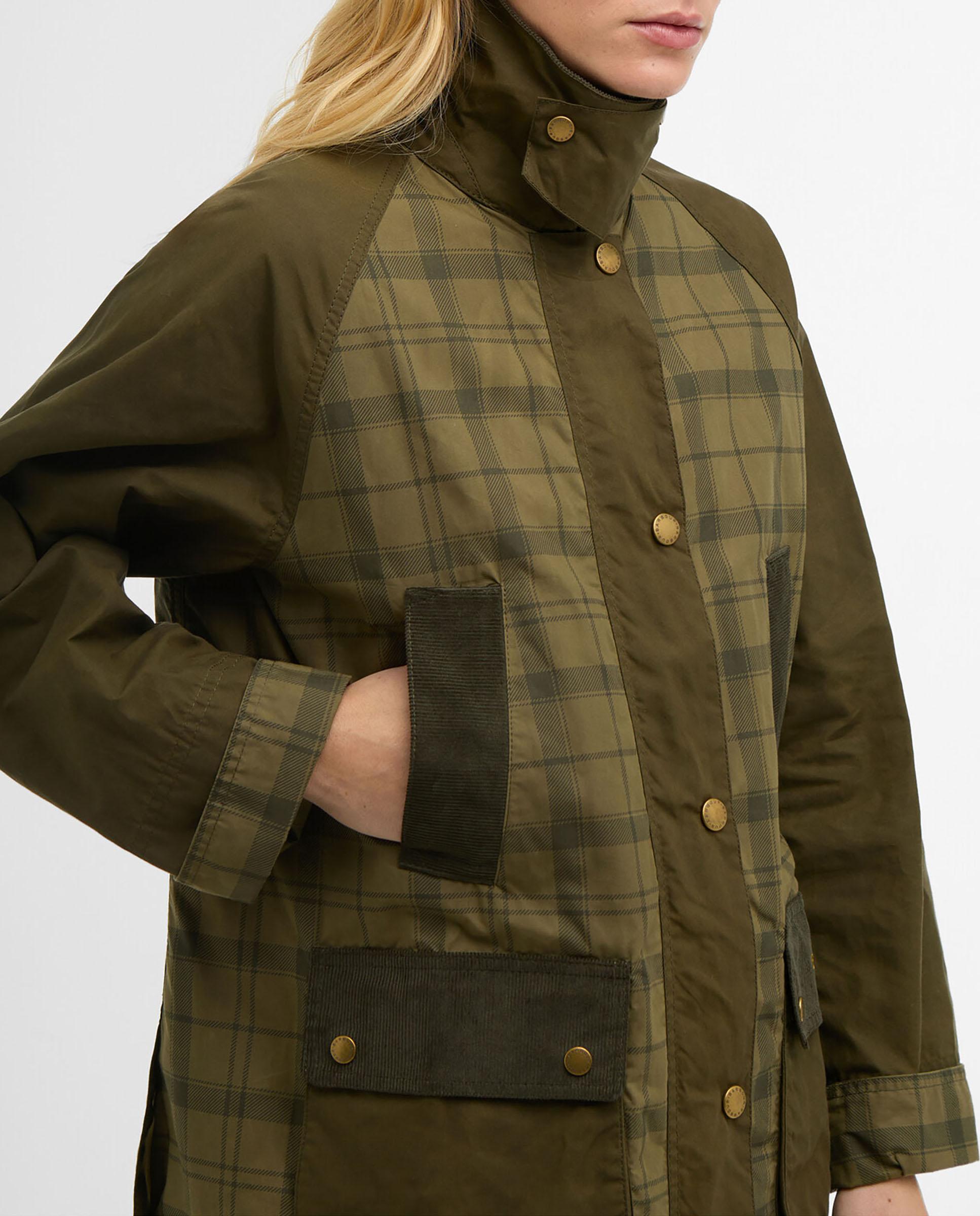Parka de mujer con cierre combinado y bolsillos inclinados en el pecho y de parche con solapa - Barbour - Verde Oliva Verde Oliva-5
