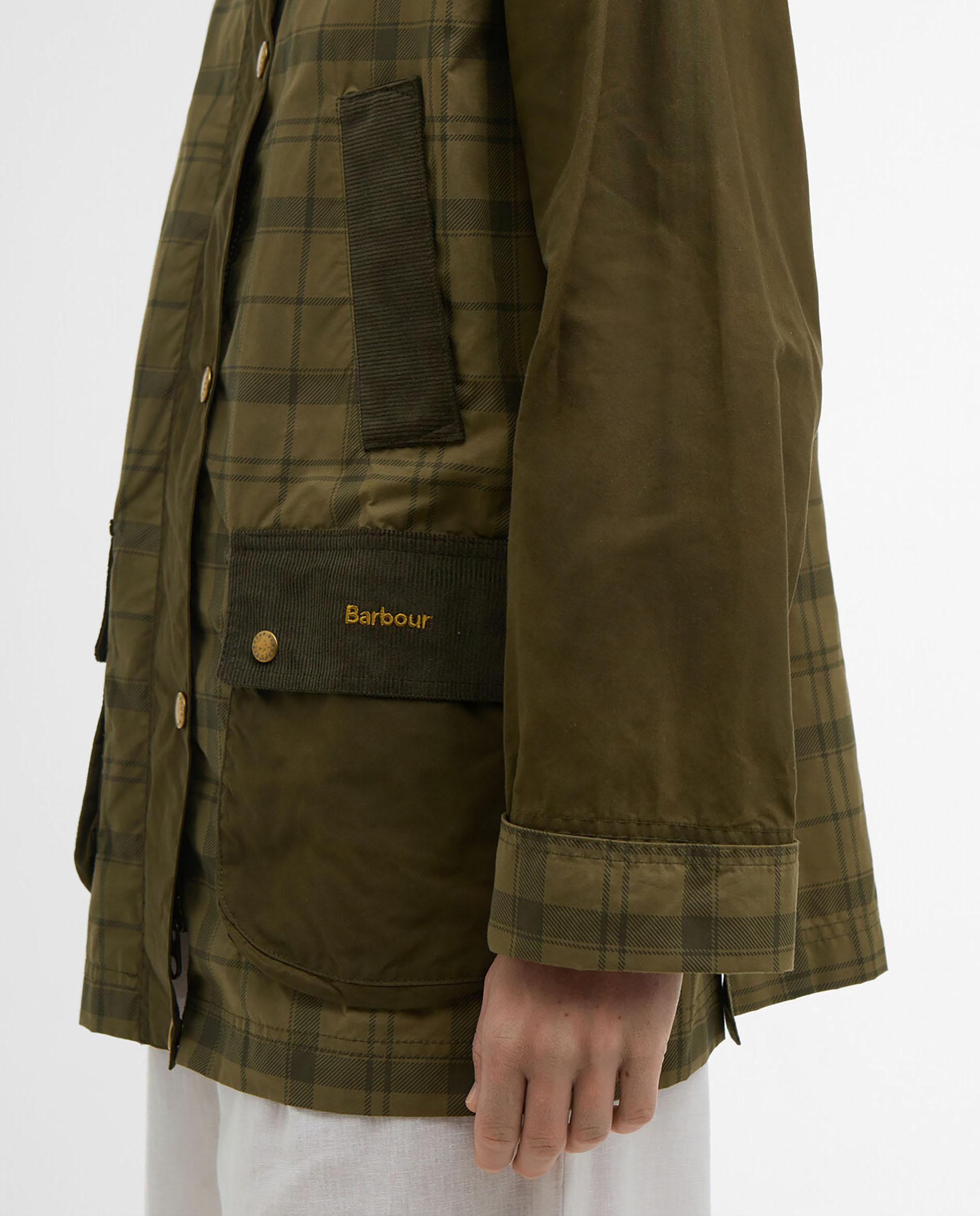 Parka de mujer con cierre combinado y bolsillos inclinados en el pecho y de parche con solapa - Barbour - Verde Oliva Verde Oliva-6