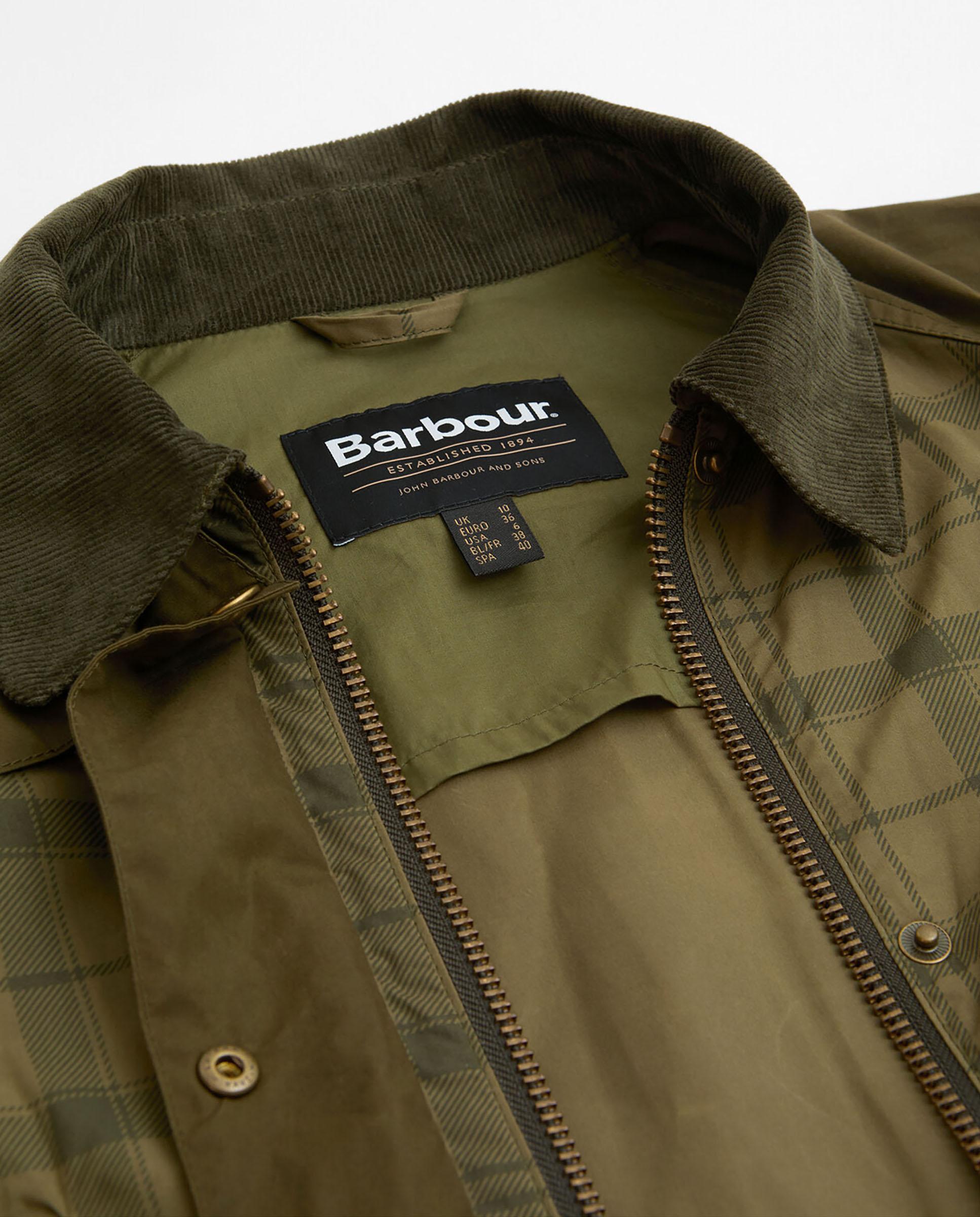Parka de mujer con cierre combinado y bolsillos inclinados en el pecho y de parche con solapa - Barbour - Verde Oliva Verde Oliva-8