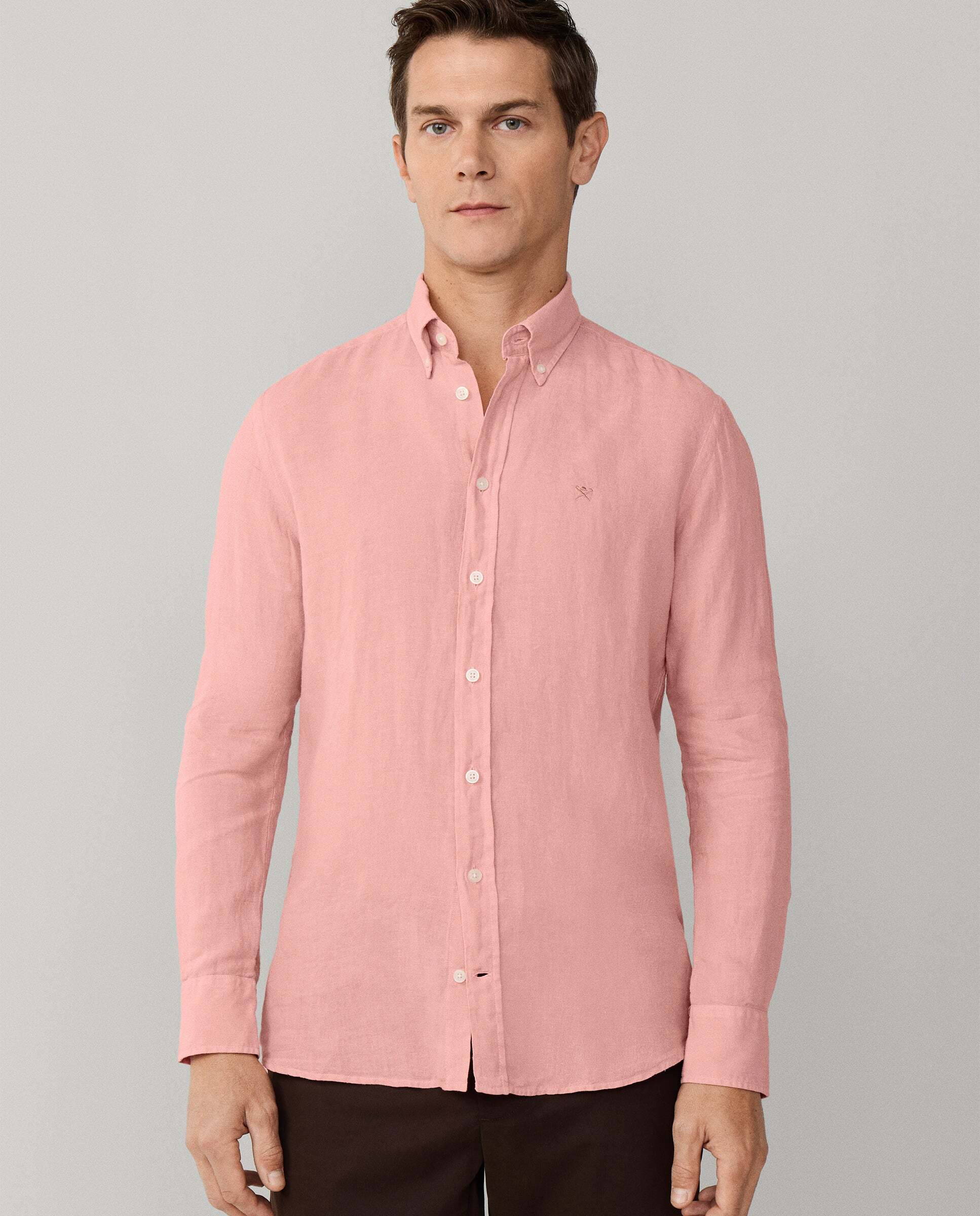 Imagen 0 de Camisa de lino de hombre teñida en prenda fit tailored Rosa claro
