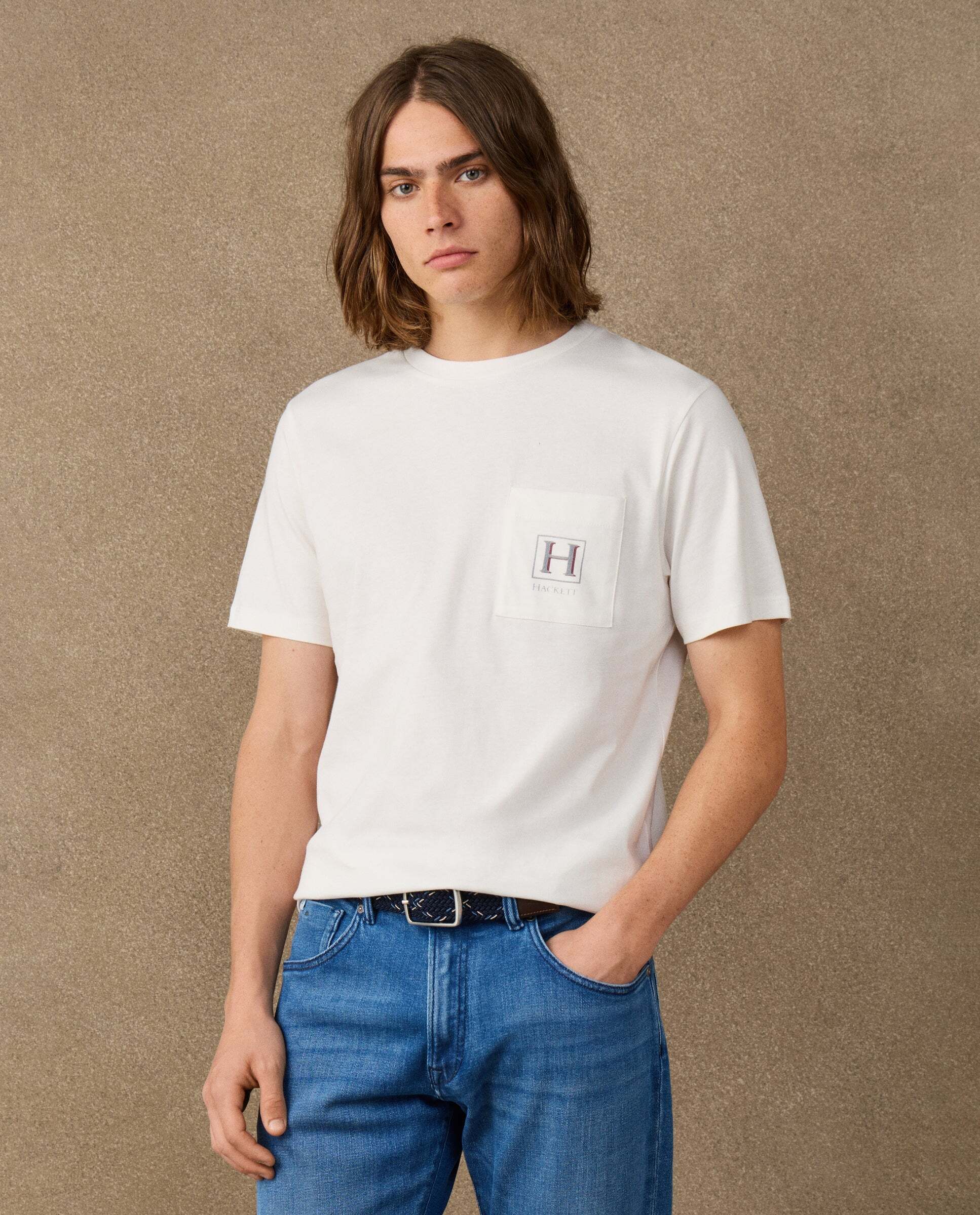 Imagen 0 de Camiseta de hombre con logo sombreado y bolsillo fit clásico Natural