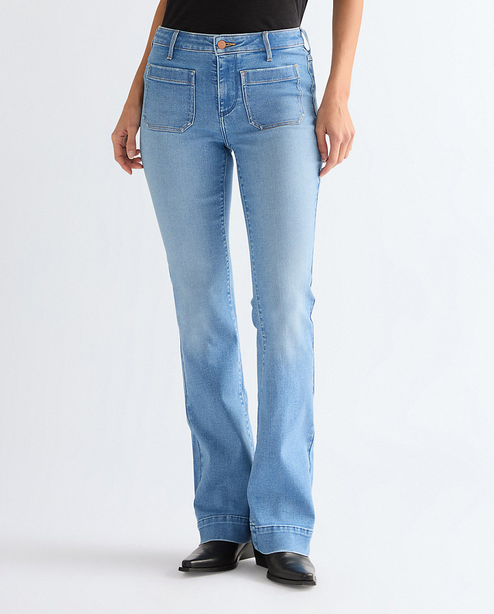 Vaquero campana de mujer flare de tiro medio con bolsillos delanteros - Wrangler - Azul celeste Azul celeste-1