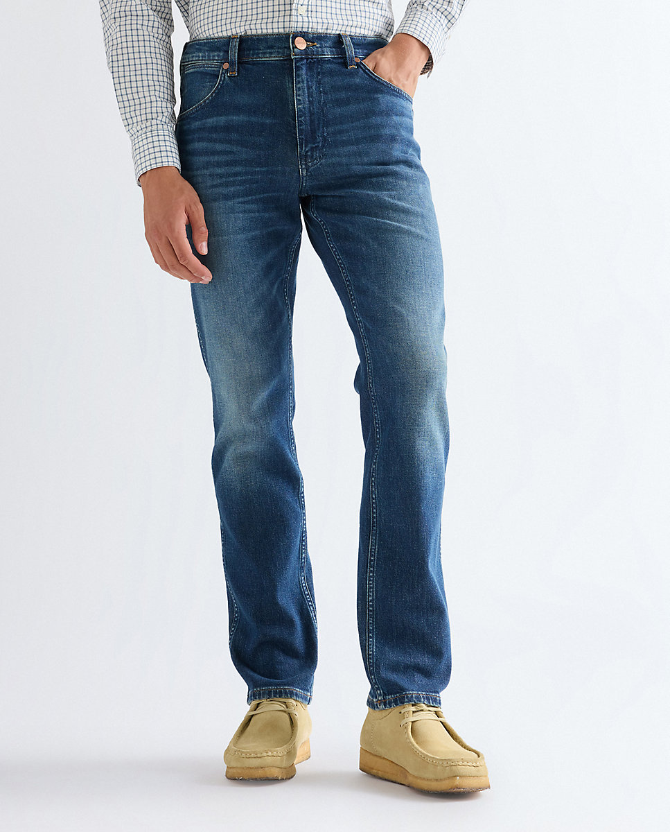Wrangler - Vaquero Greensboro de hombre de tiro medio y pierna recta.